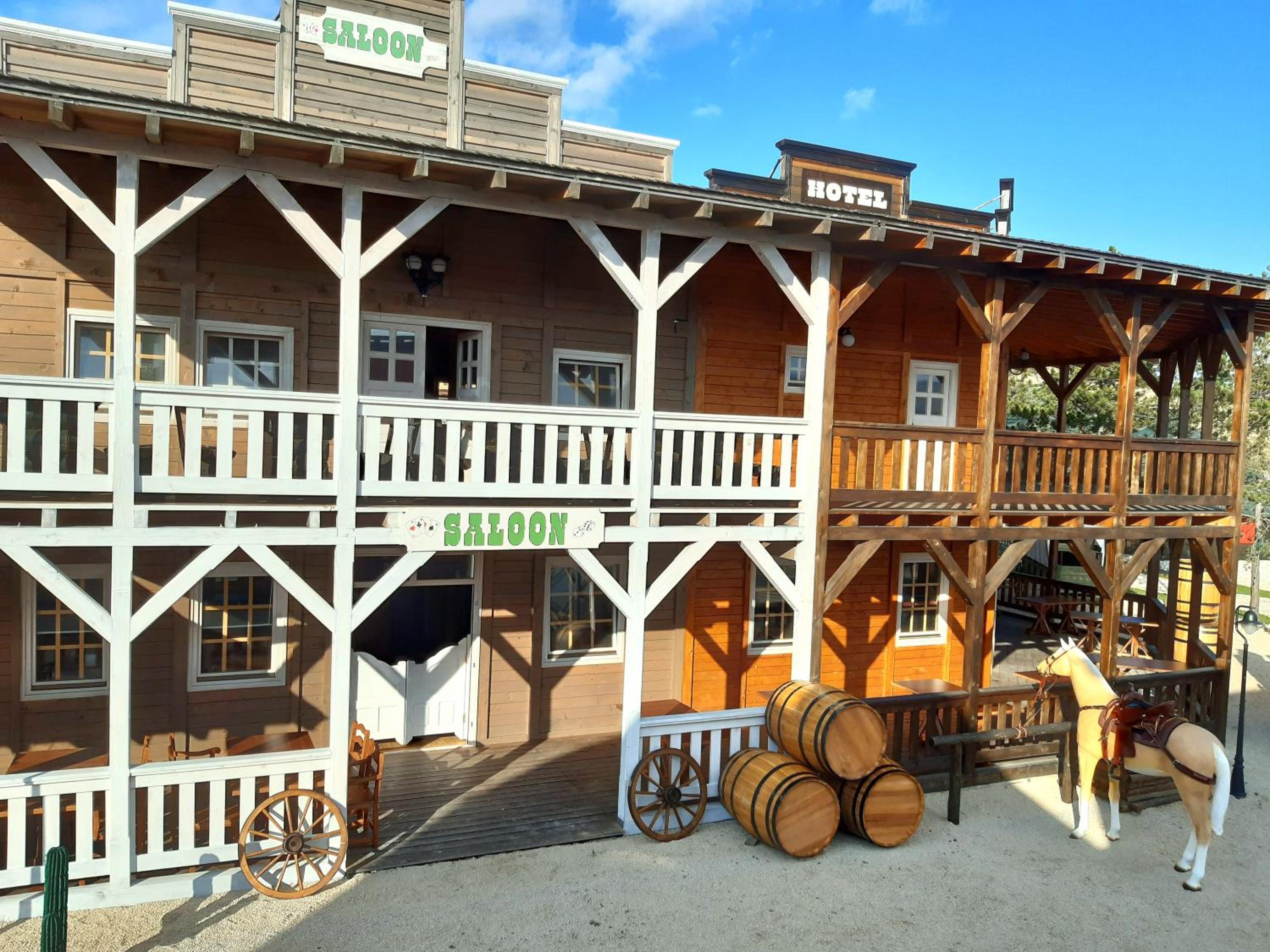 El Paso City, Zlatibor - Unique Wooden Cottages, Treehouse, Wild West Rooms, accommodation 1-6 people view 5