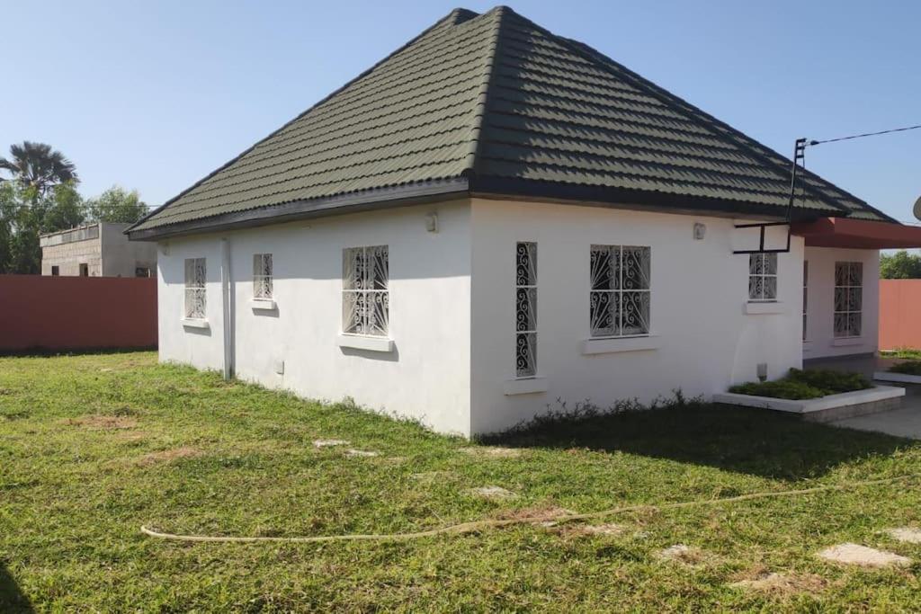 House in brufut near the sea / tanji bird reserve view 2