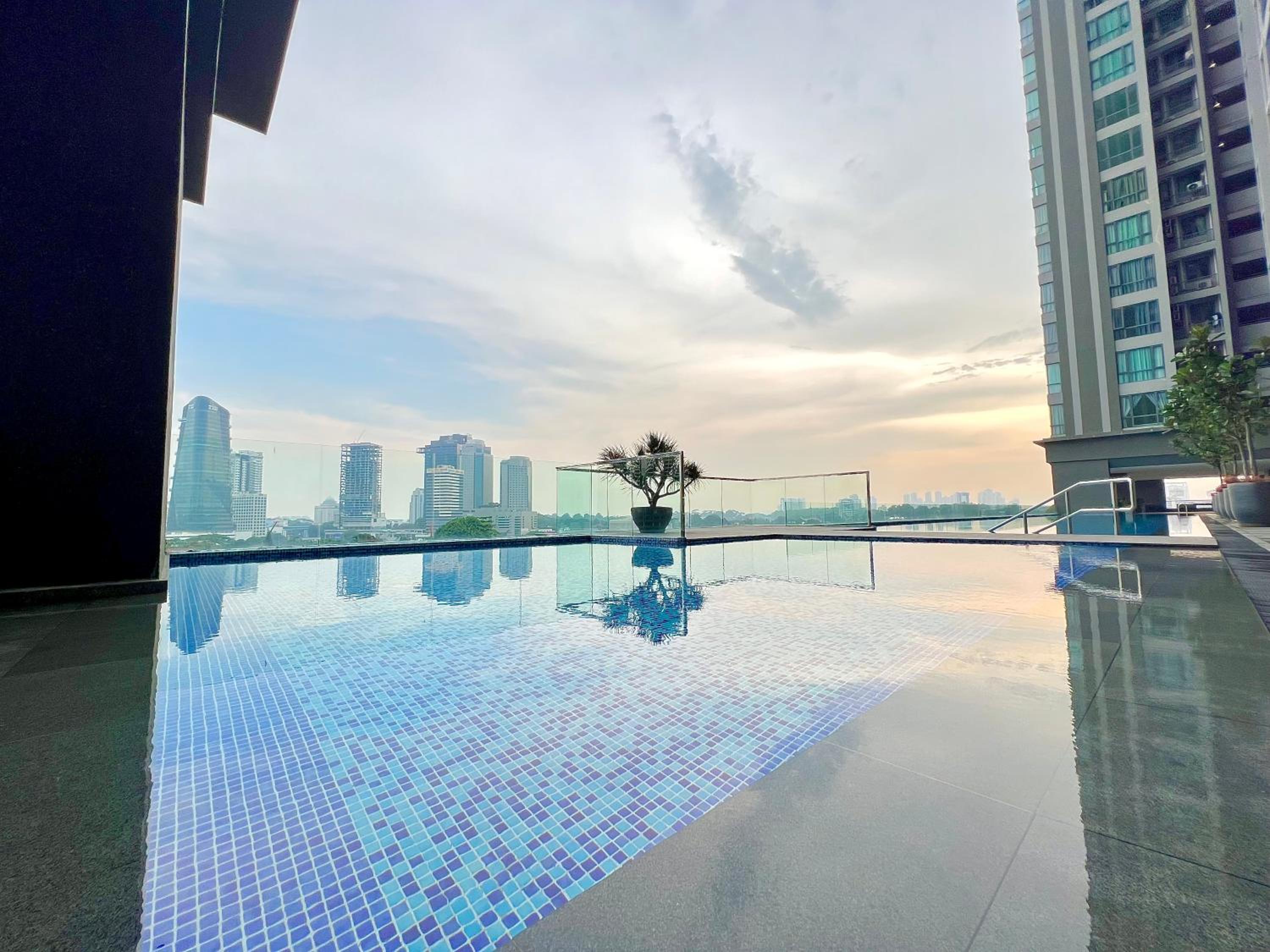 SKS Pavillion Residence Suites by Luxecocoo CK Johor Bahru