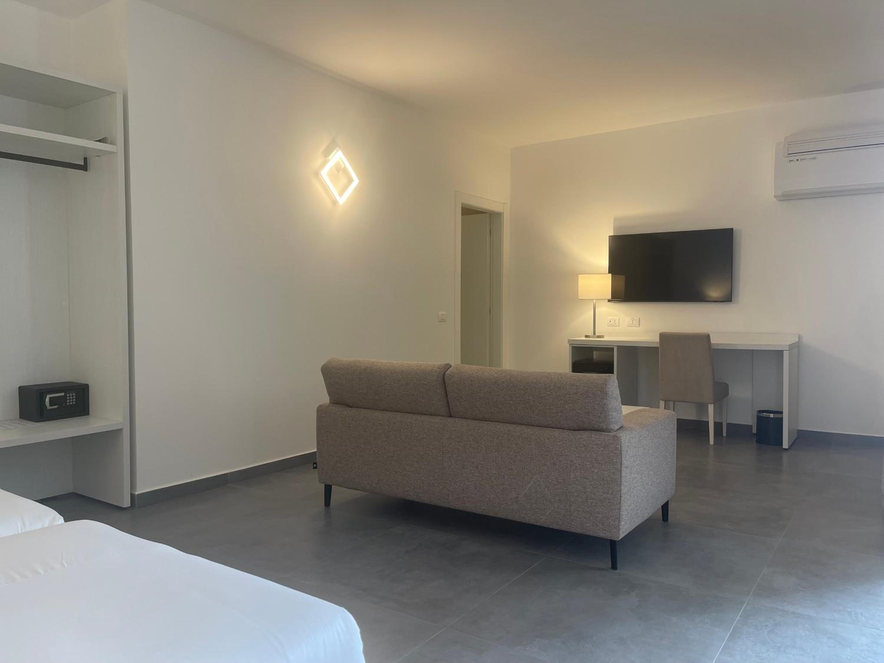 Oasis White Hotel