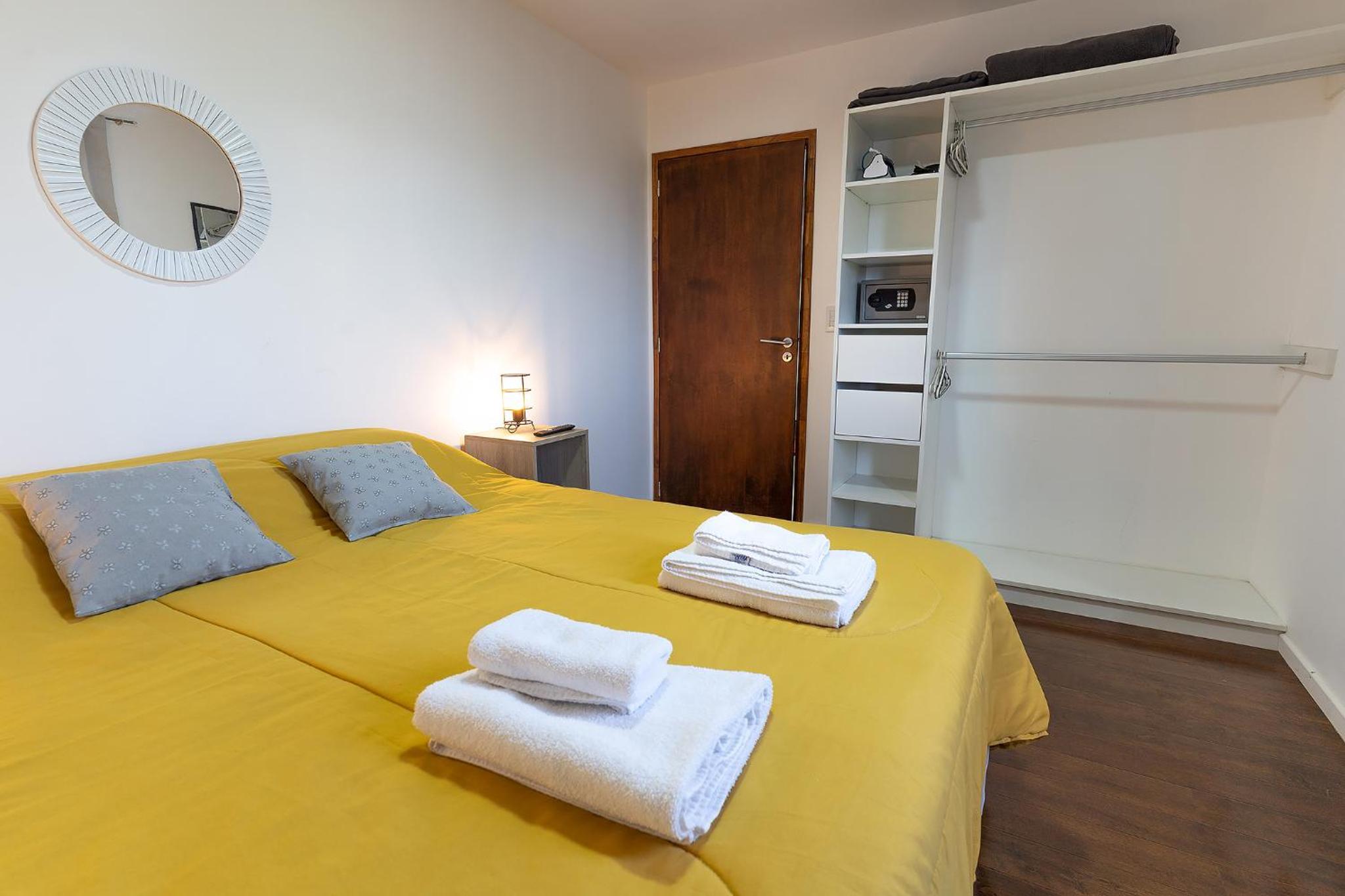 Happy Guest Apart 50