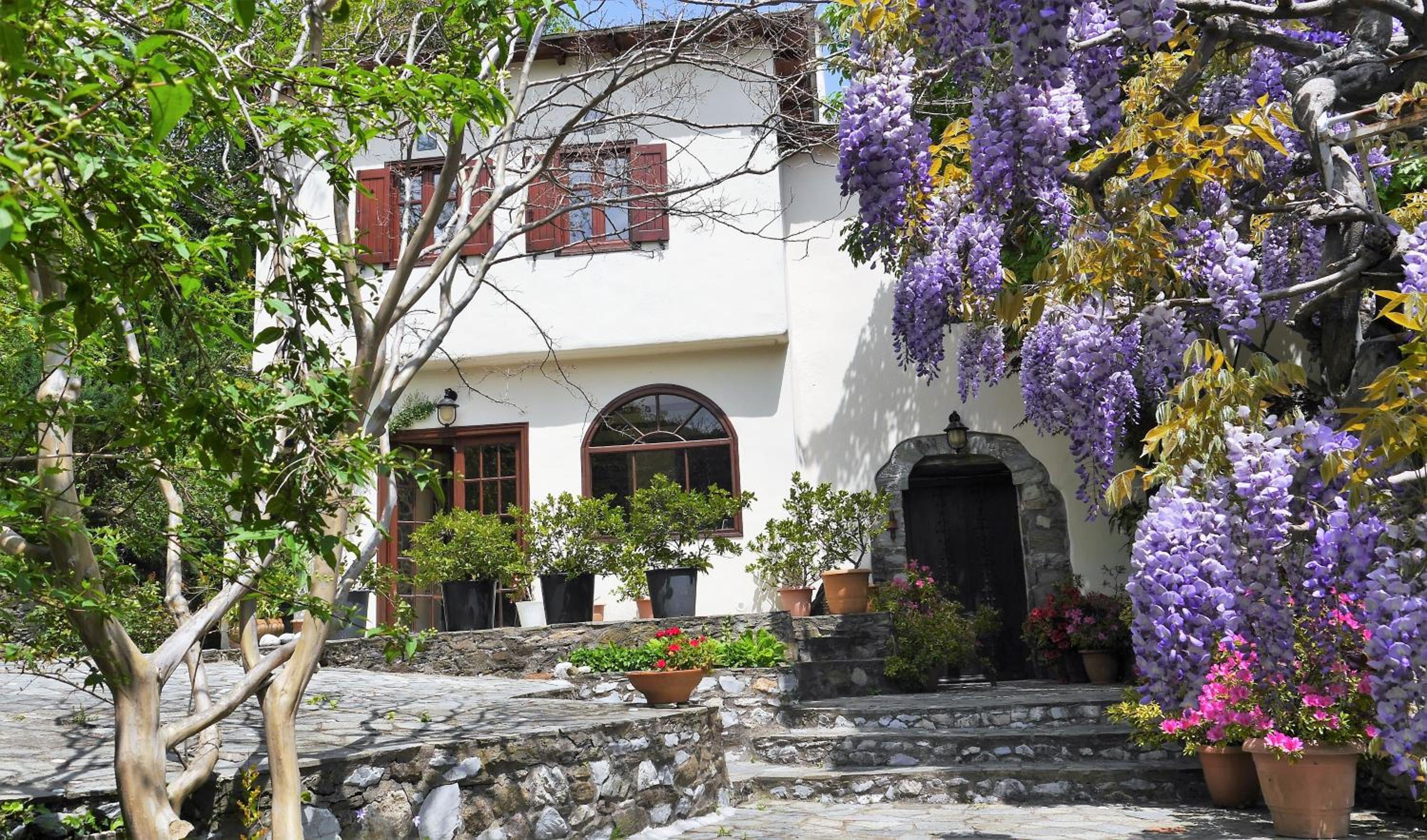 Wonderful 4 Bedroom Villa & separate guest house Villa Thalia view 2