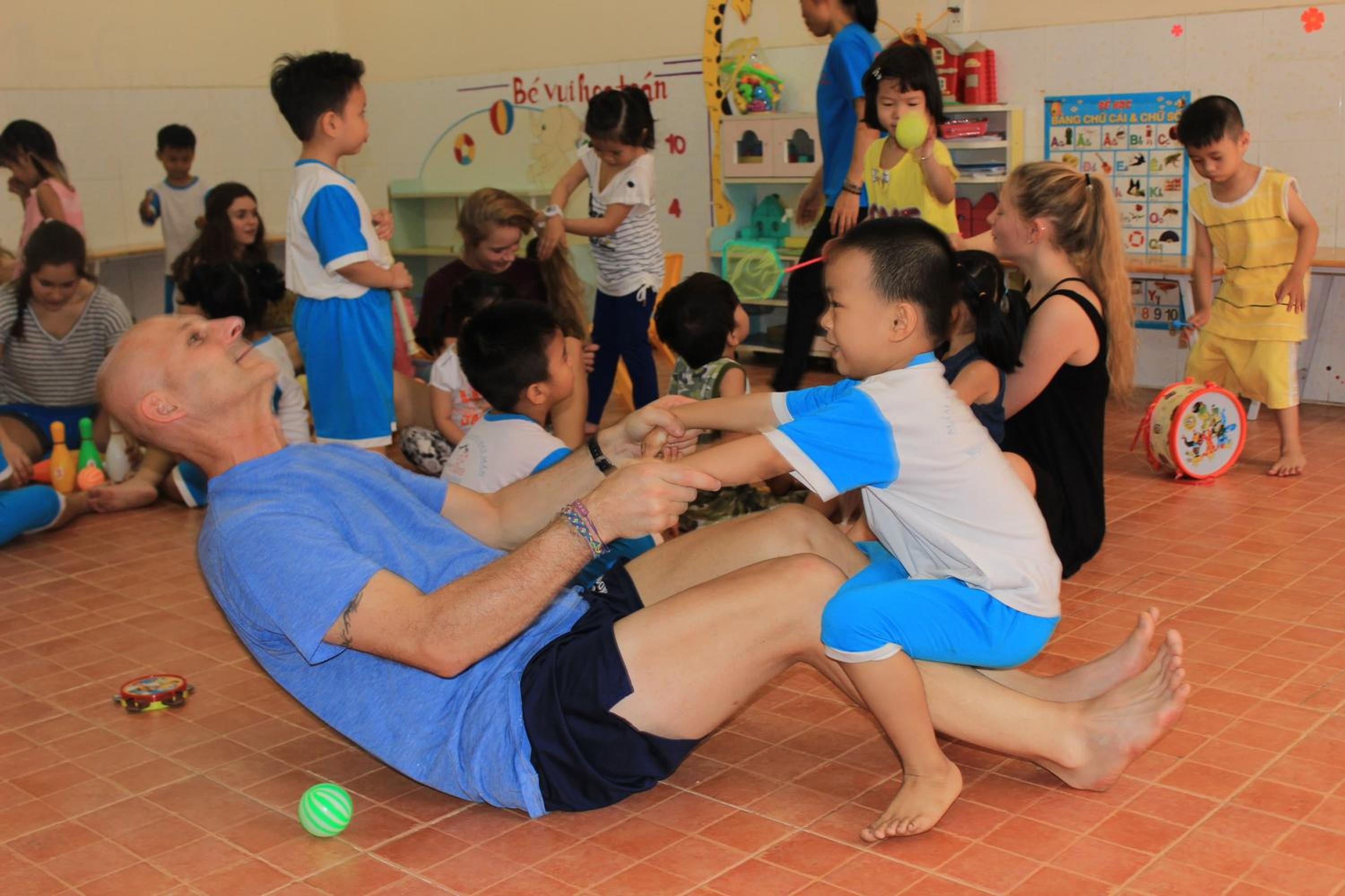 Nhà Khách Làng May Mắn - Village Chance