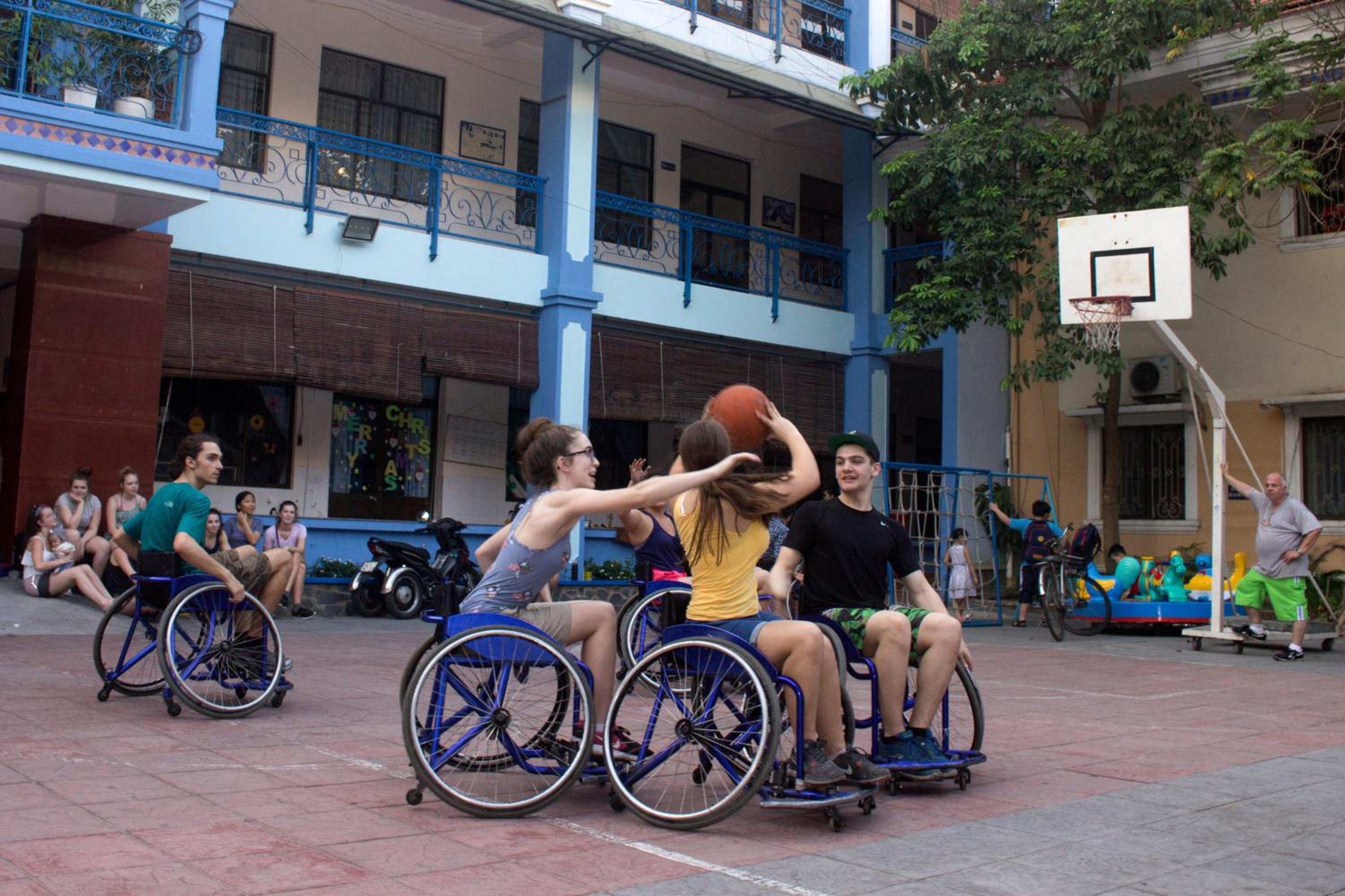 Nhà Khách Làng May Mắn - Village Chance