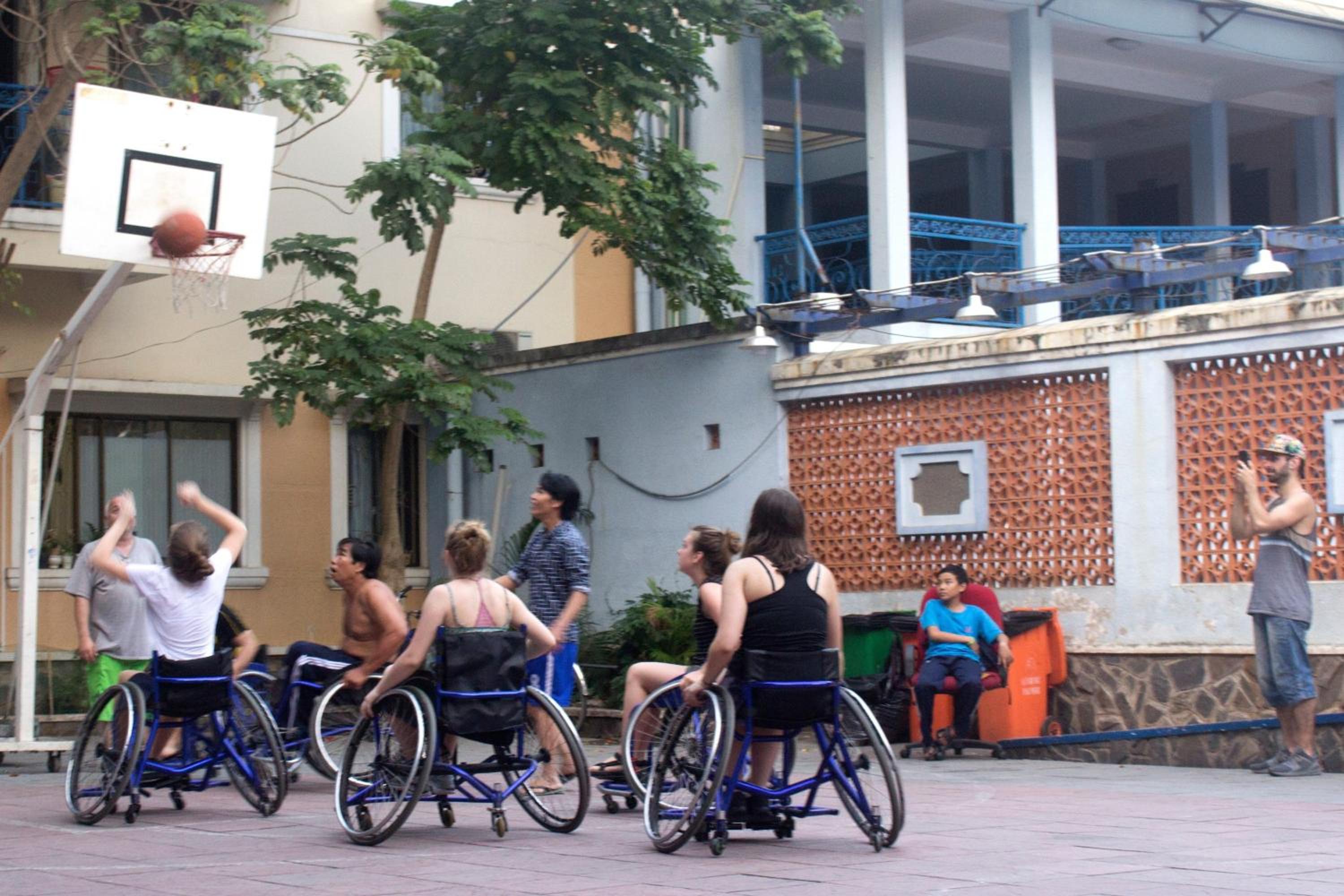Nhà Khách Làng May Mắn - Village Chance