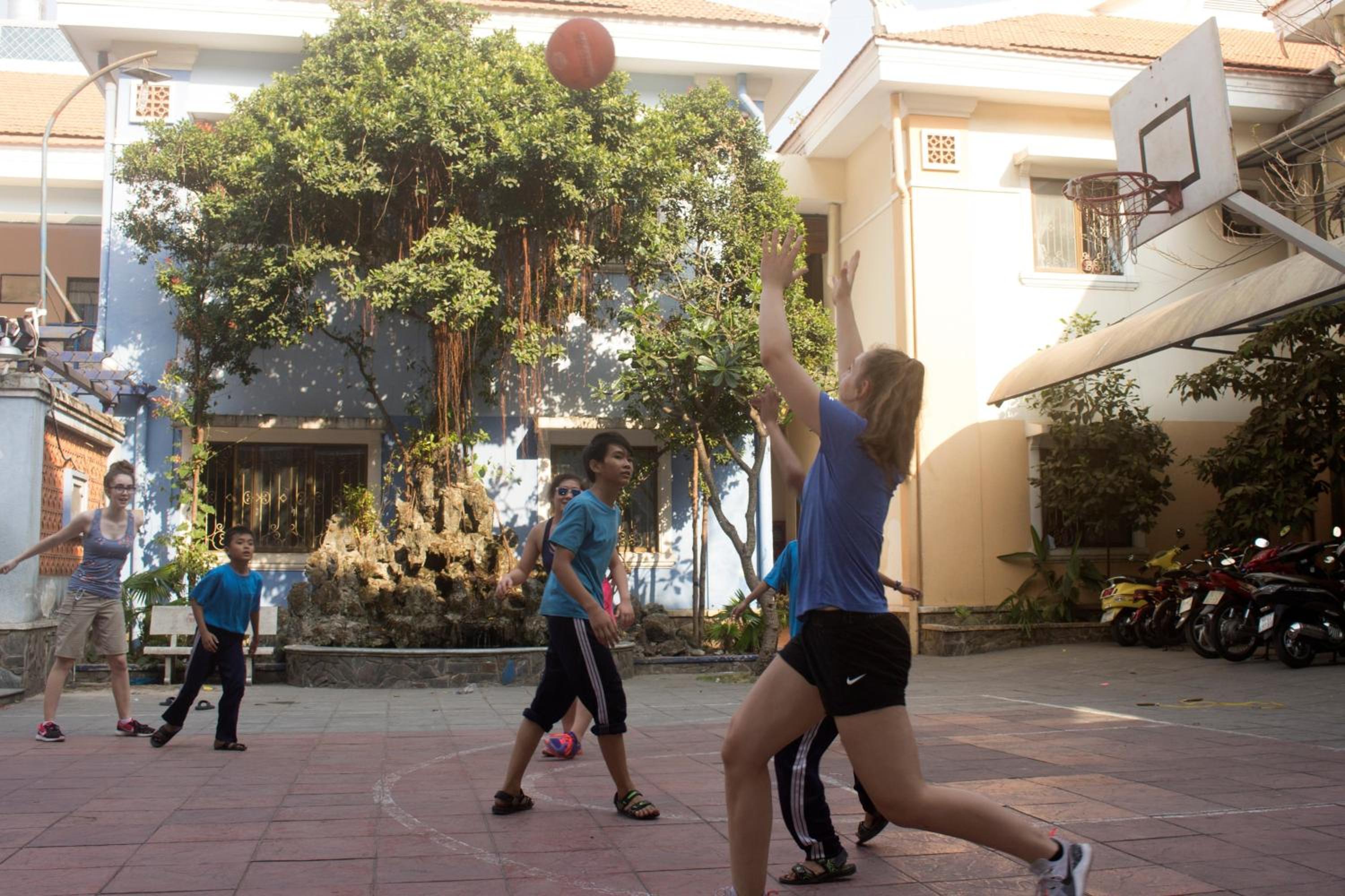 Nhà Khách Làng May Mắn - Village Chance