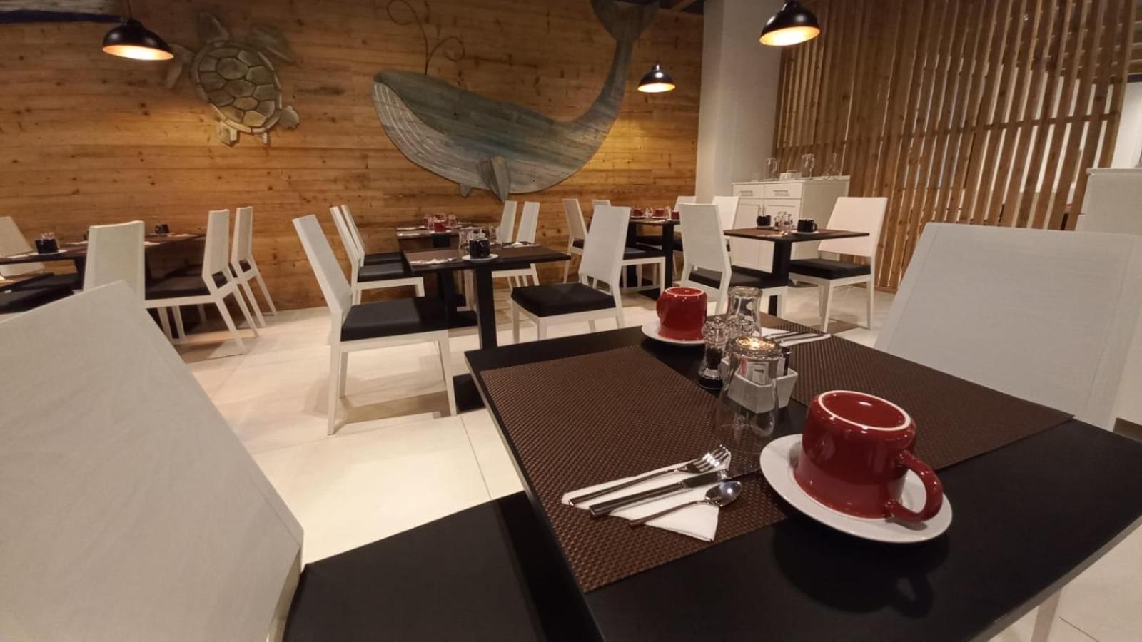 Oasis White Hotel