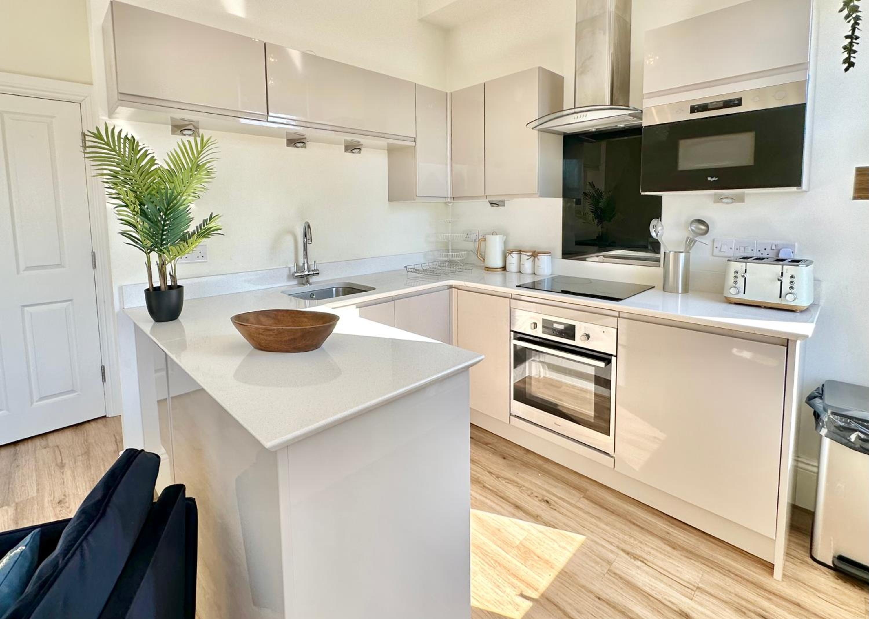 Clifford's Reach at Bluebridge Court with Free Parking view 2