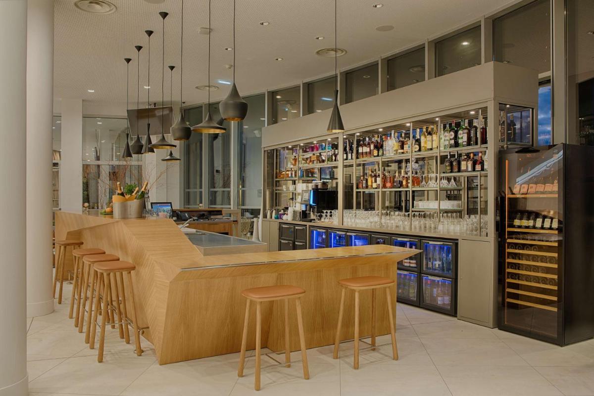 bar