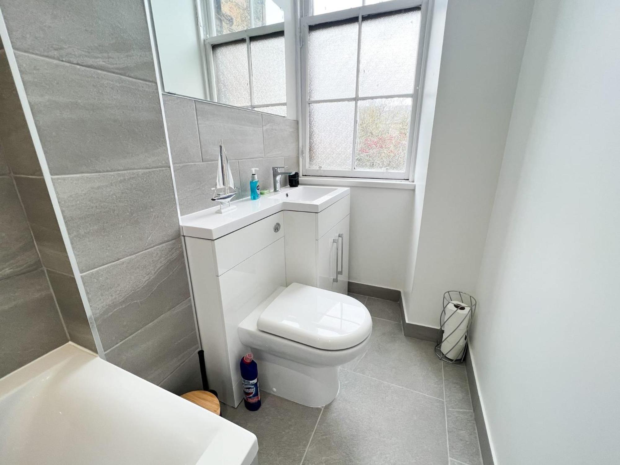 Premium 2BR Flat in the City Centre view 3