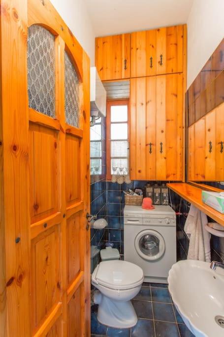 Jacuzzi Artistic Villa in Nea Makri view 4