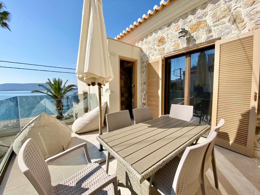 Villasonboard Rock Villa 3 Bed, 3 Bath, Jacuzzi, Seaside Ermioni view 4