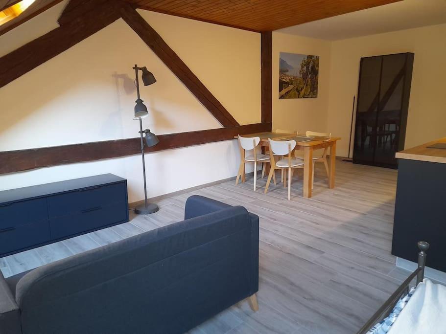 Studio mansardé chez un vigneron au village au 3ème étage sans ascenseur