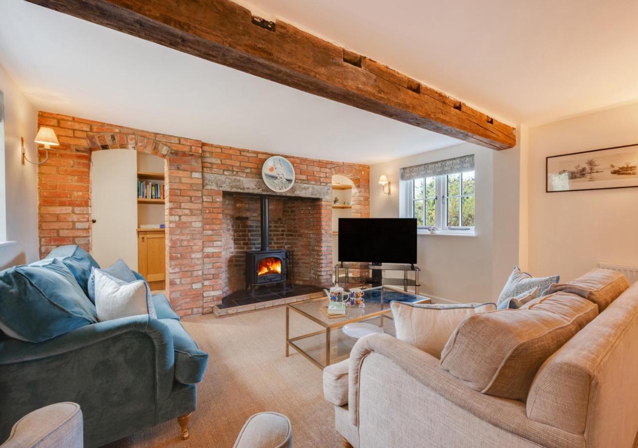 3 Bed in Frostenden oc-1hms view 2