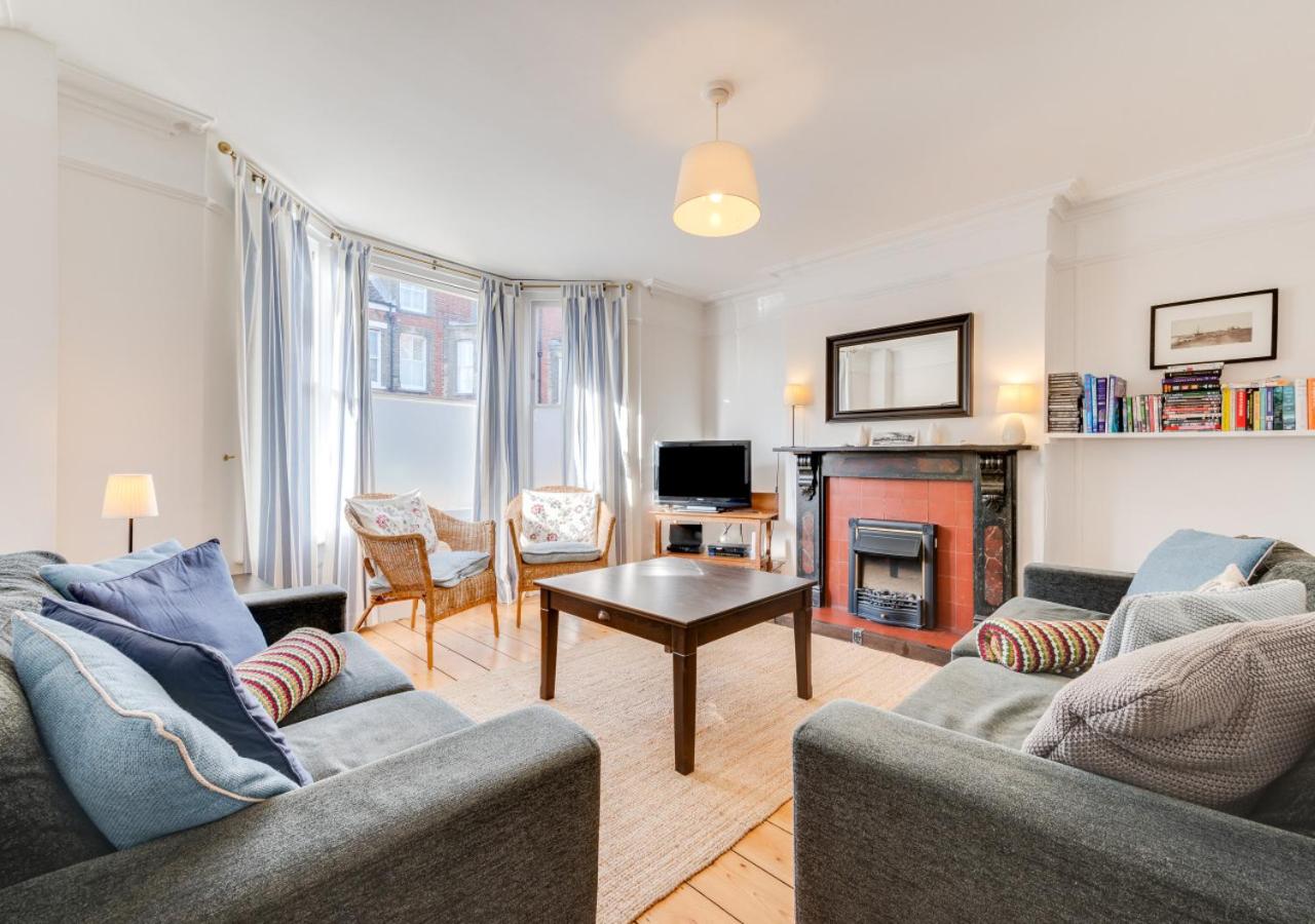 4 Bed in Southwold oc-sl140 view 2