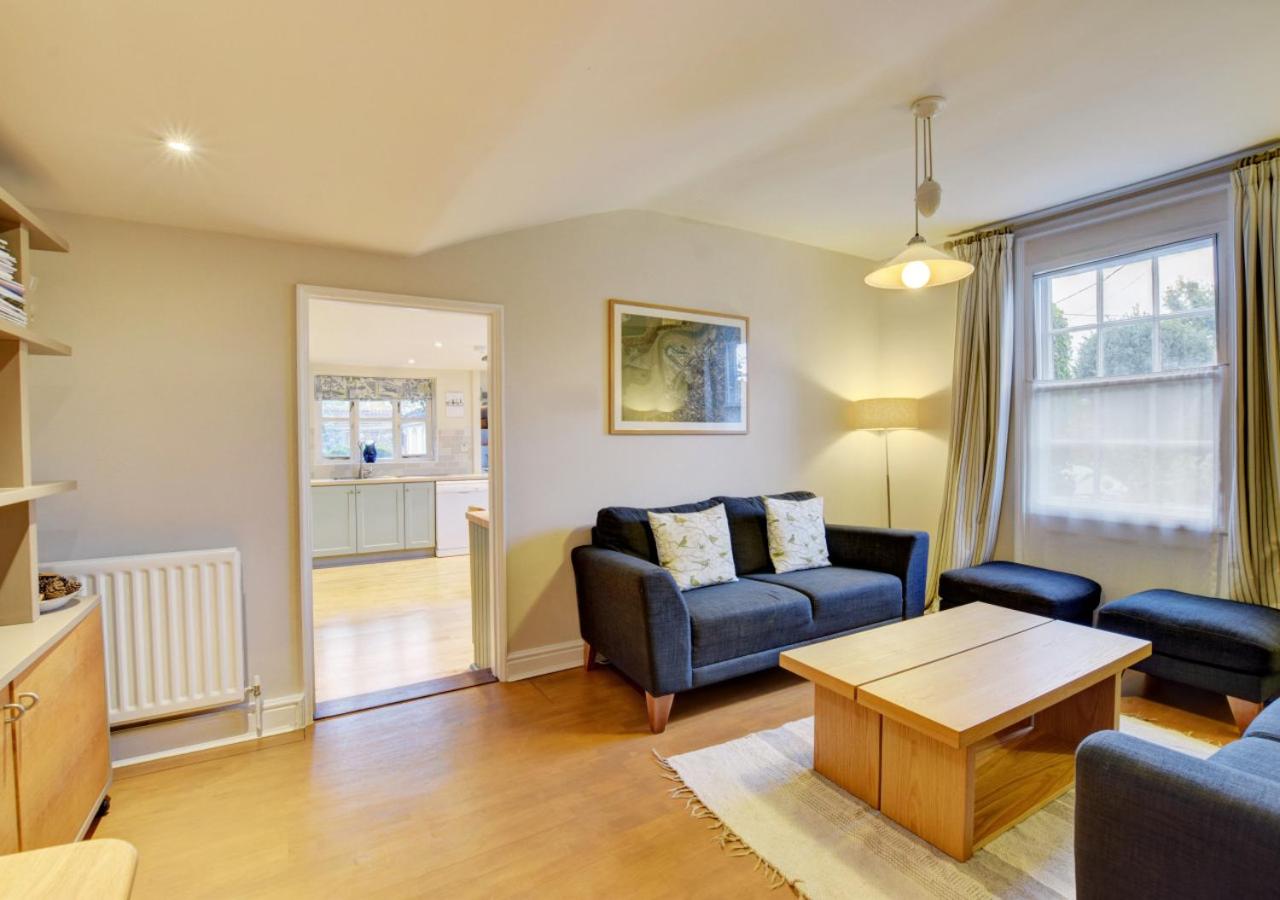 3 Bed in Woodbridge oc-sfdor view 5