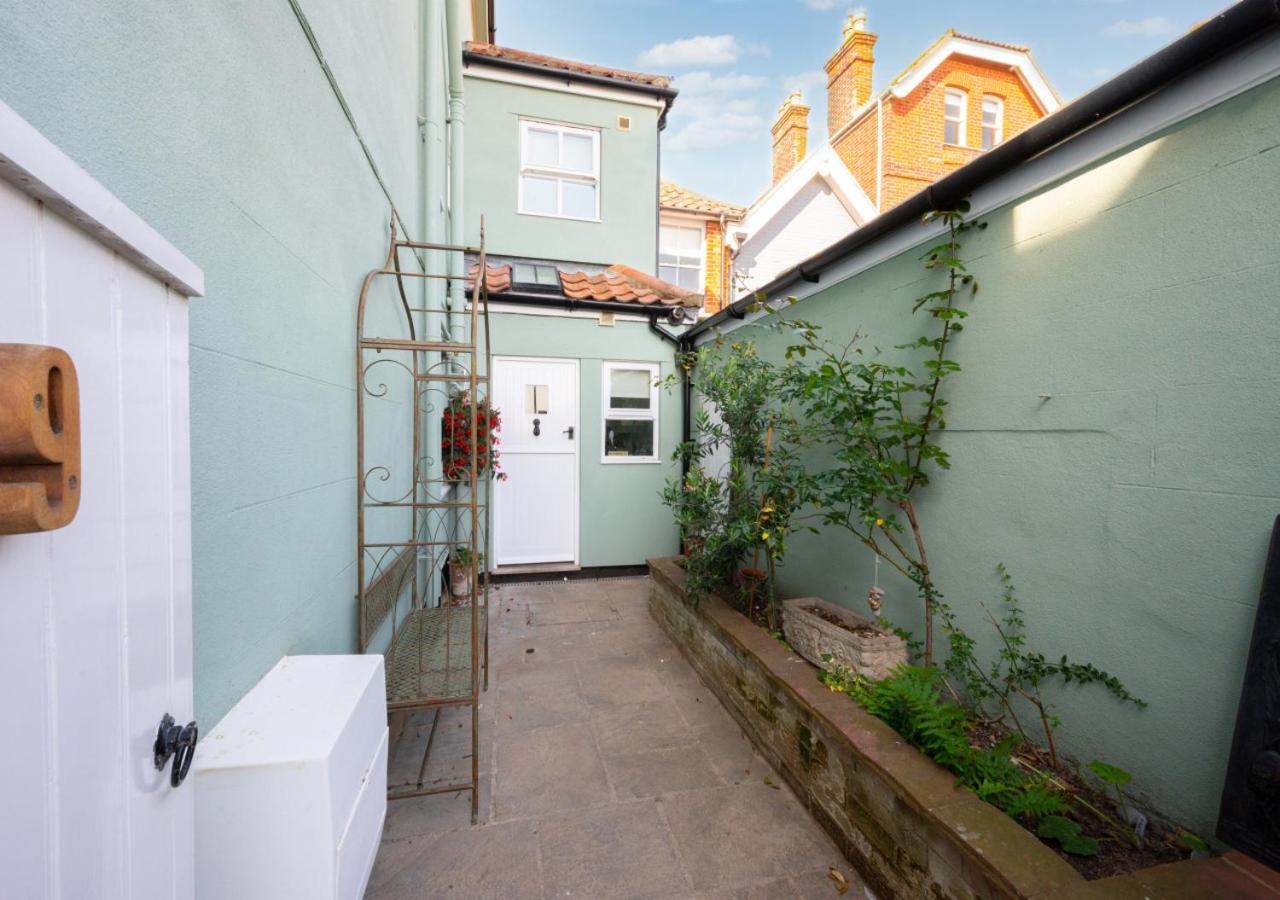 3 Bed in Aldeburgh oc-9king view 4