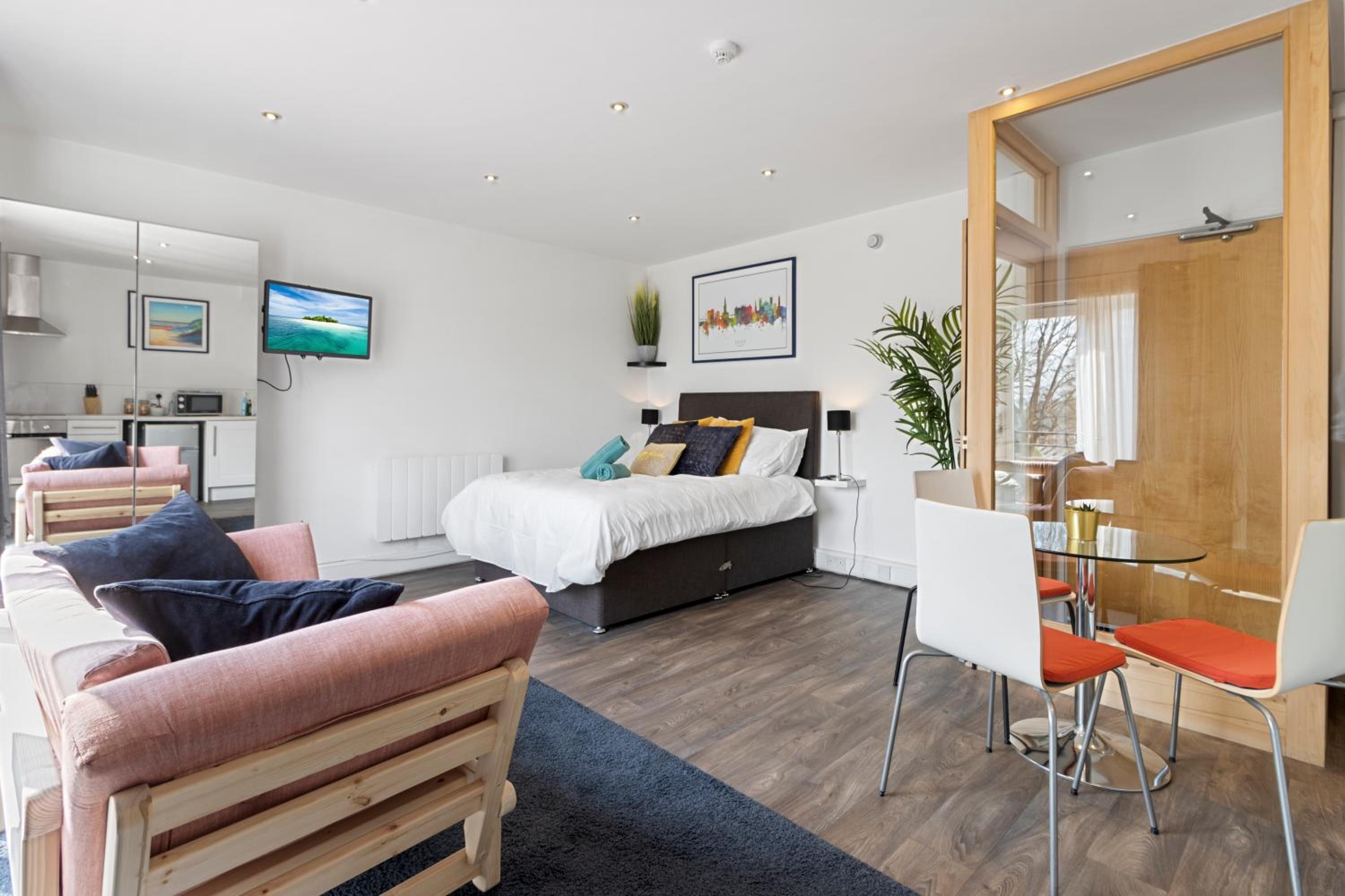 City Centre Studio Apartments - Ashton Apartment - Short Stays UK Ltd view 2