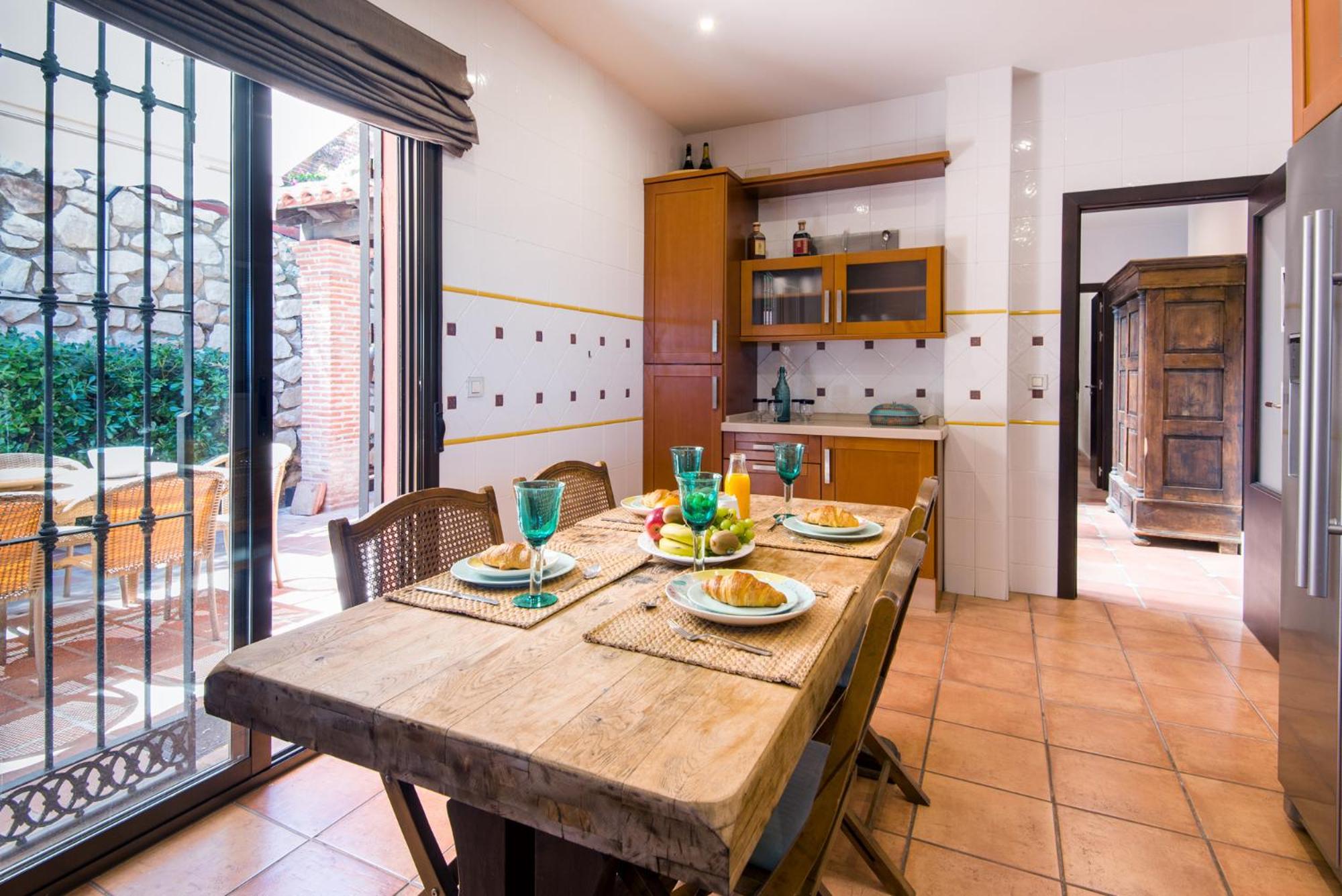 VILLA ANDALUCIA ATLANTIDA, casa con piscina privada