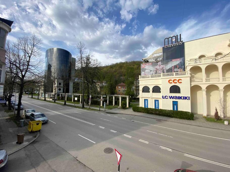 Aprilov Apartment