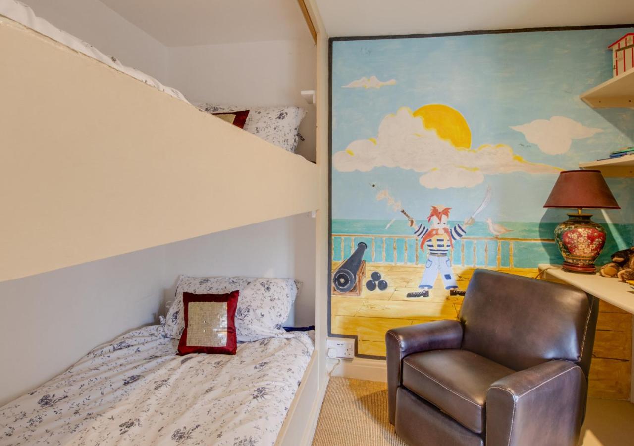4 Bed in Wrentham oc-hdress