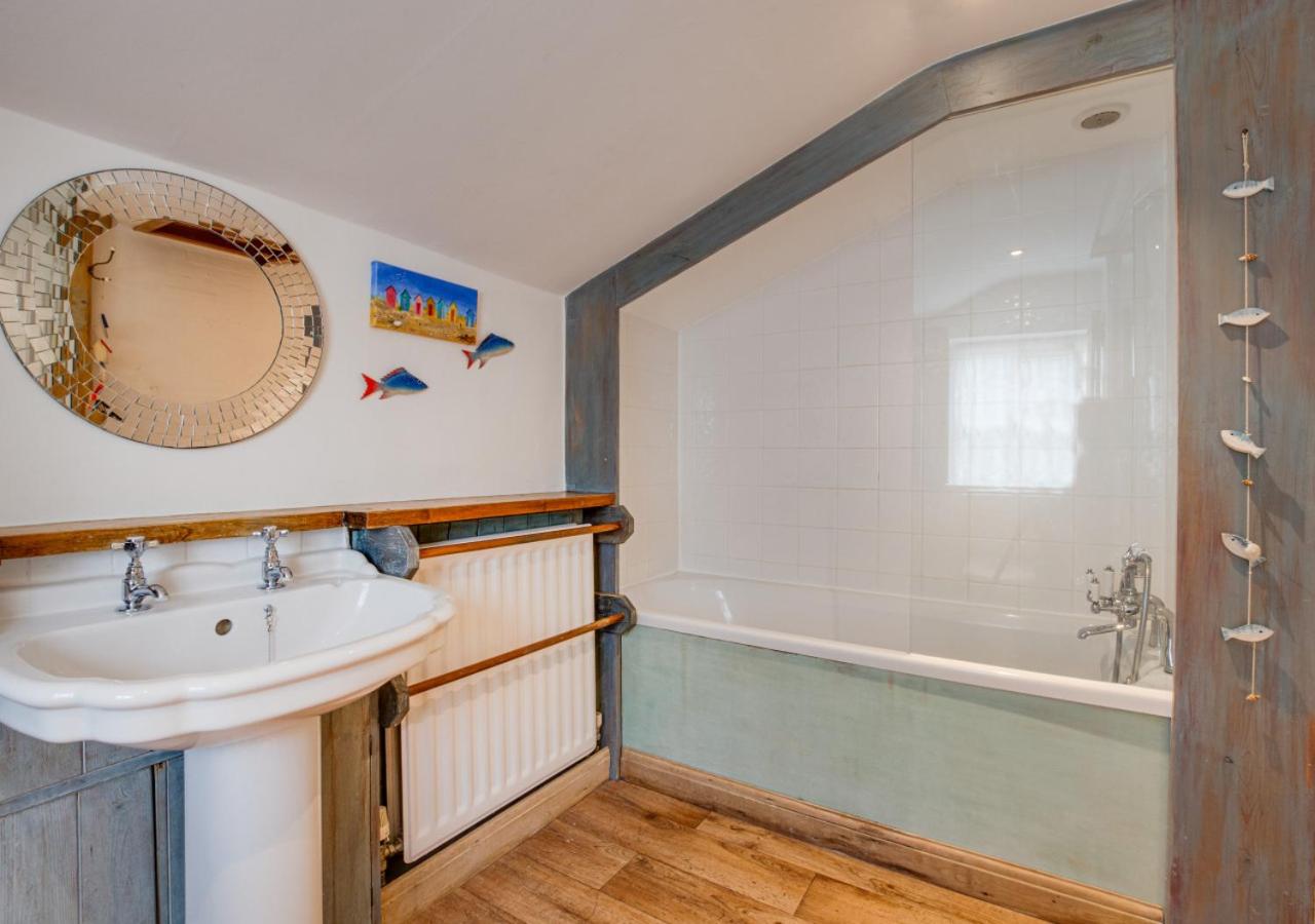 4 Bed in Wrentham oc-hdress