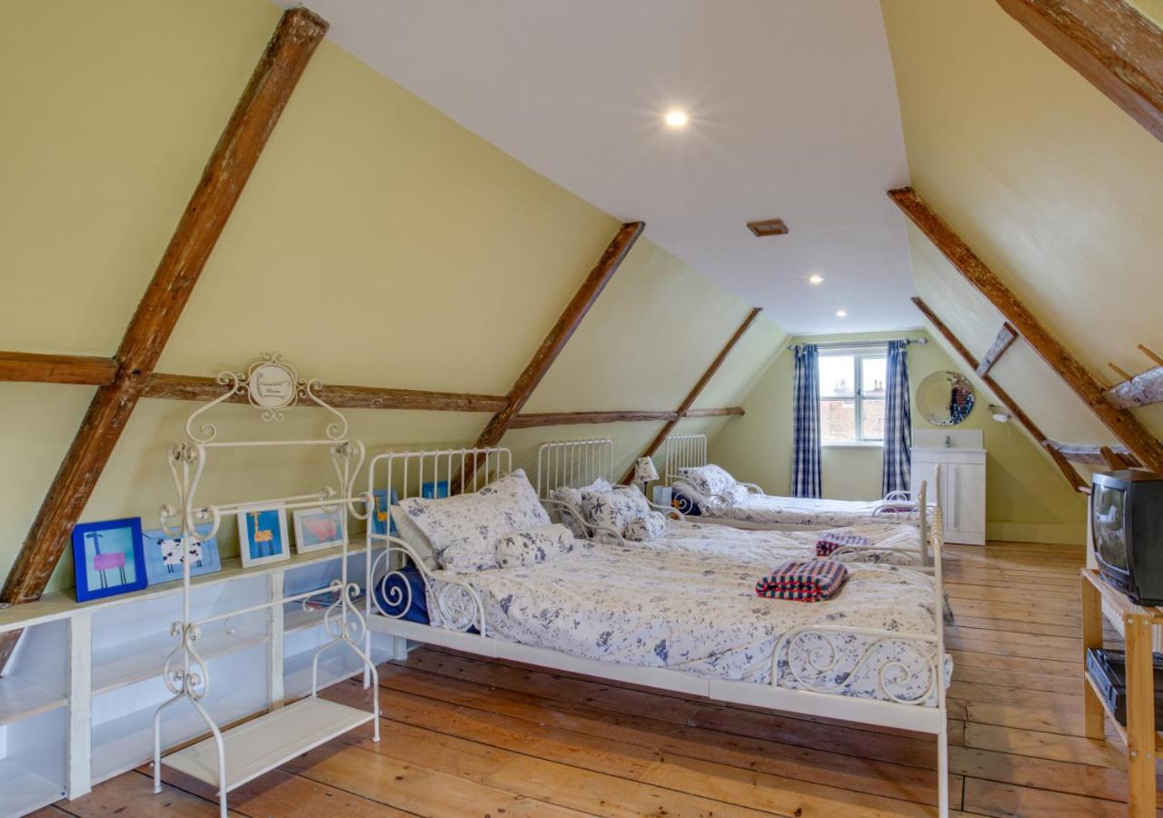4 Bed in Wrentham oc-hdress