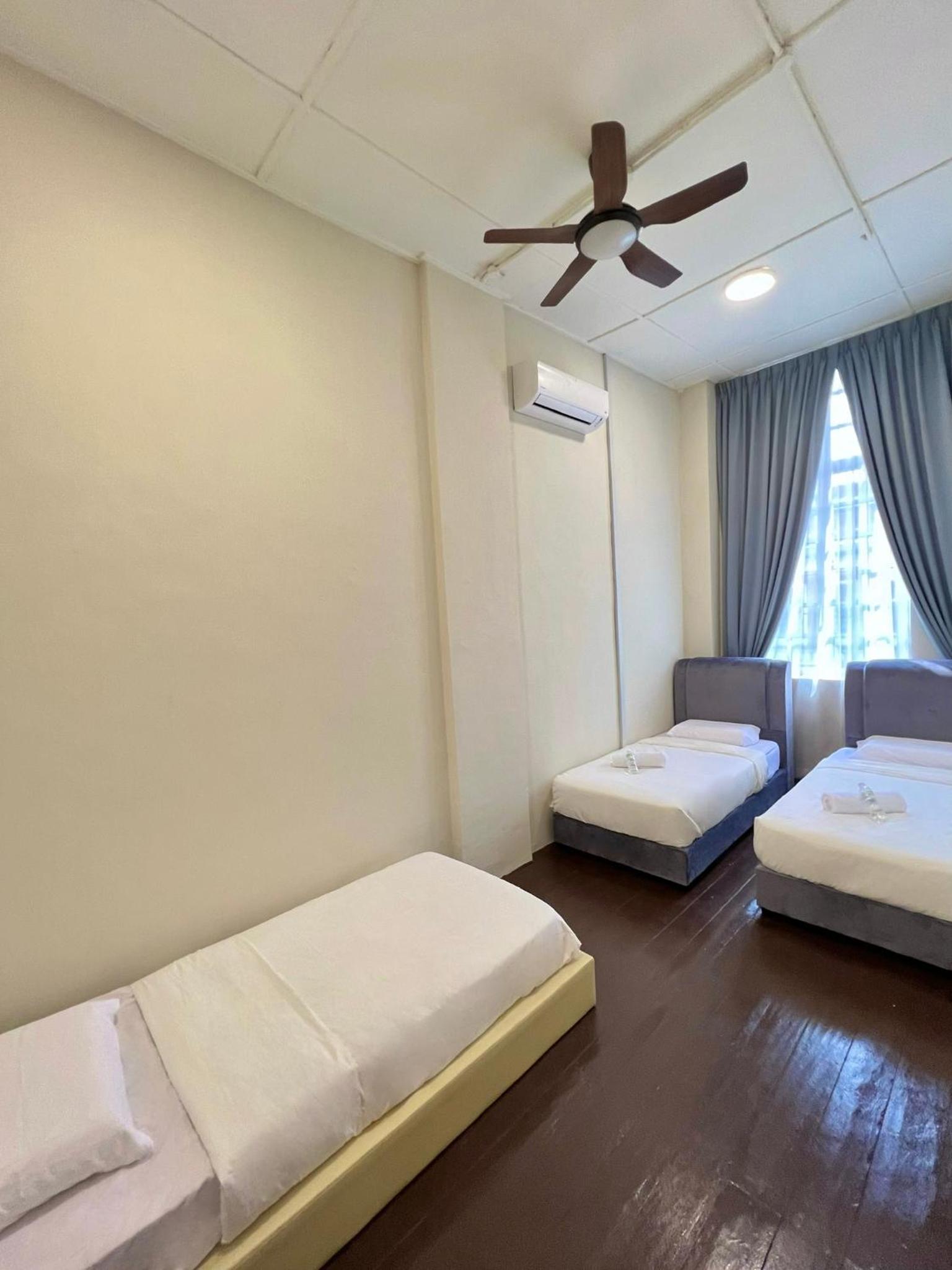 The Neighbour KKB - Rooms with shared bathroom - Whole unit has 4 rooms photo 4