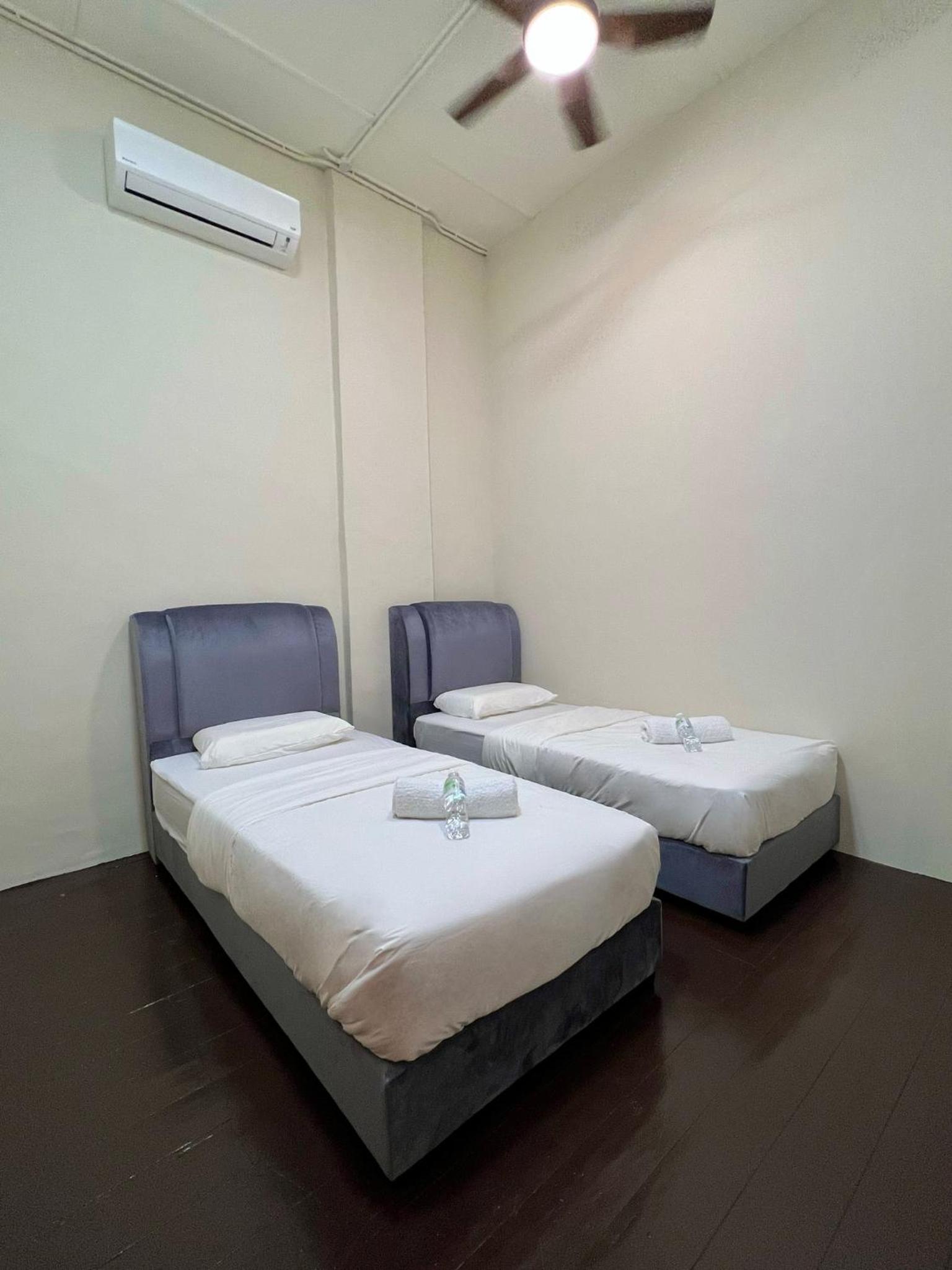 The Neighbour KKB - Rooms with shared bathroom - Whole unit has 4 rooms photo 5