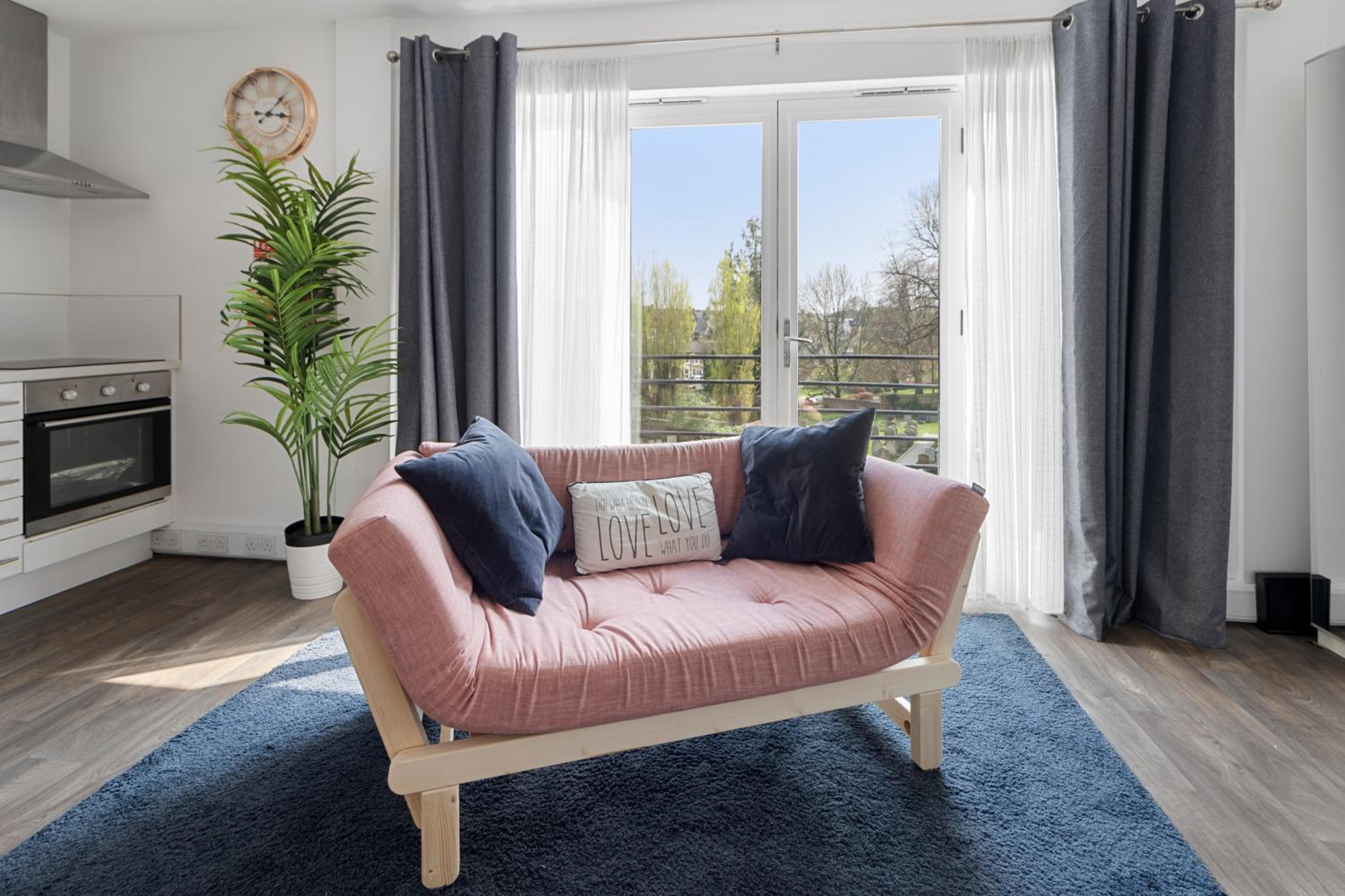 City Centre Studio Apartments - Eden Apartment - Short Stays UK Ltd