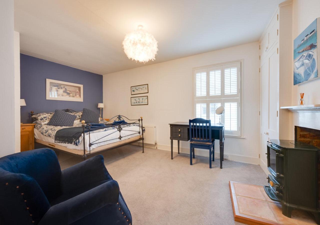 3 Bed in Southwold oc-aafish