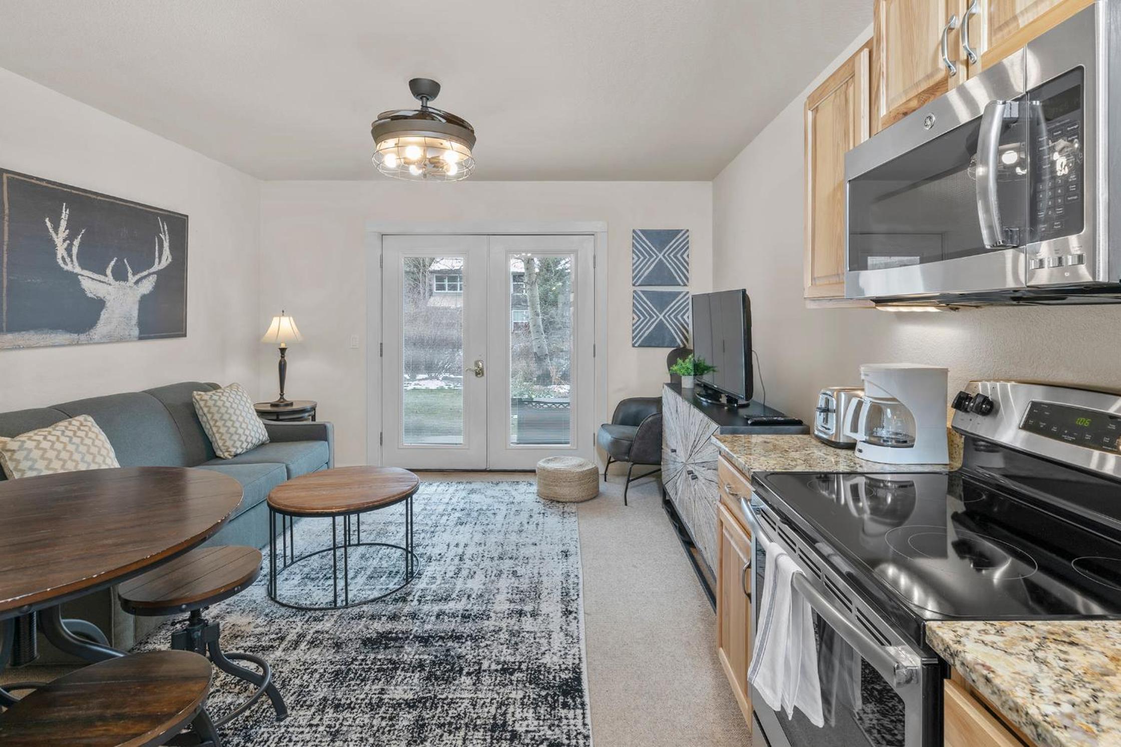 Hotel Lift 7 And Gondola 1block Saltwaterpoolhottub And Riverview