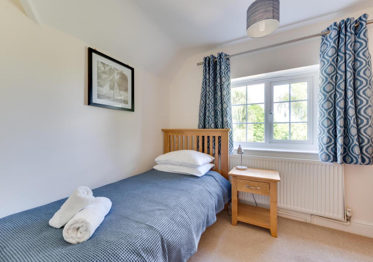 4 Bed in Hacheston oc-hac view 2