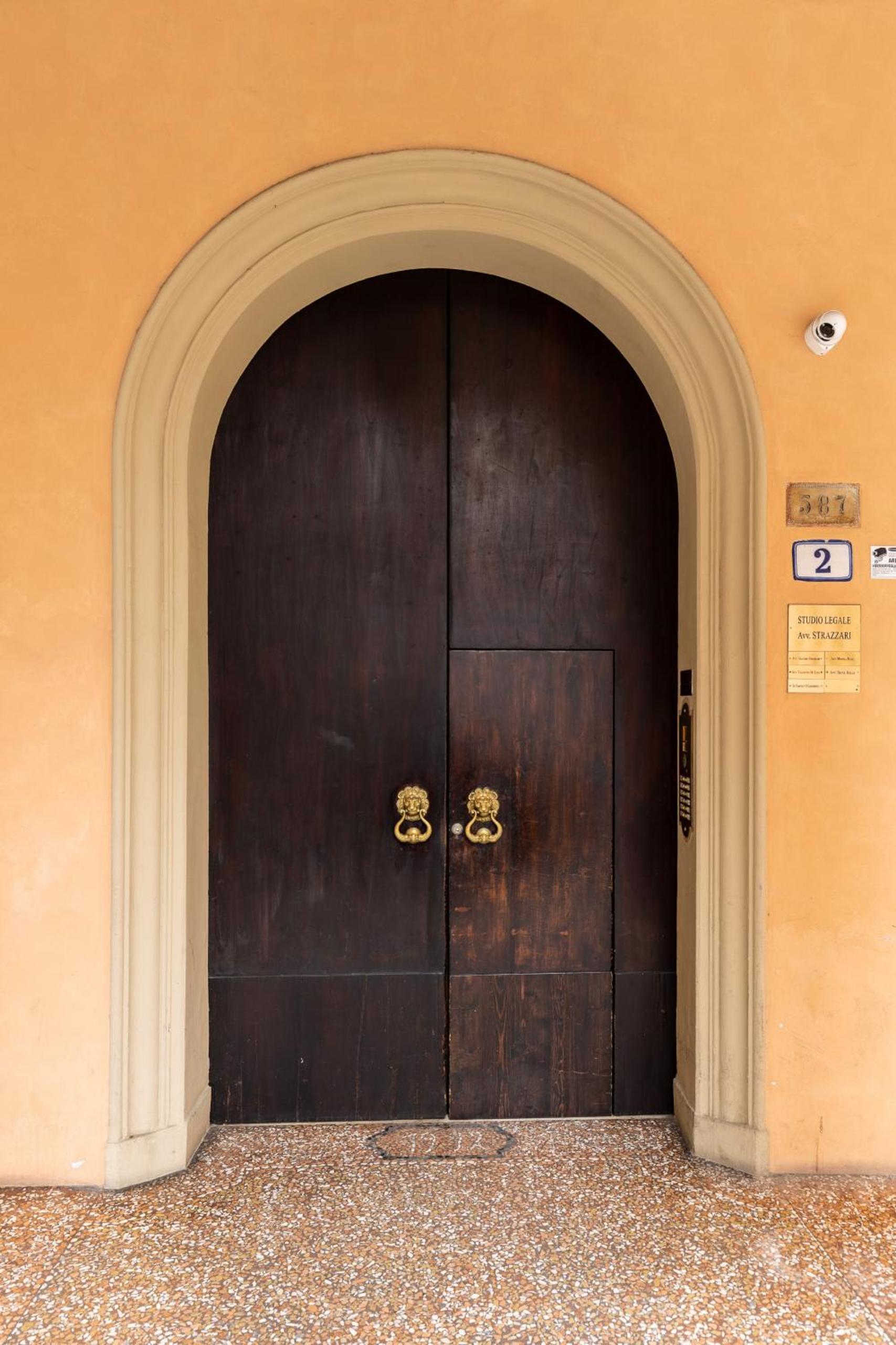 Wooden design Apartment by Wonderful Italy — Bologna