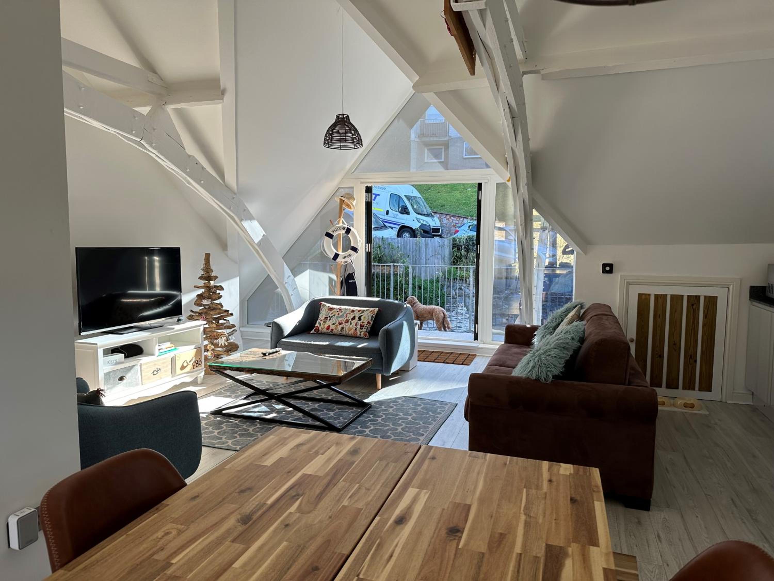 Beautiful, spacious 3 bed Brixham apartment view 3