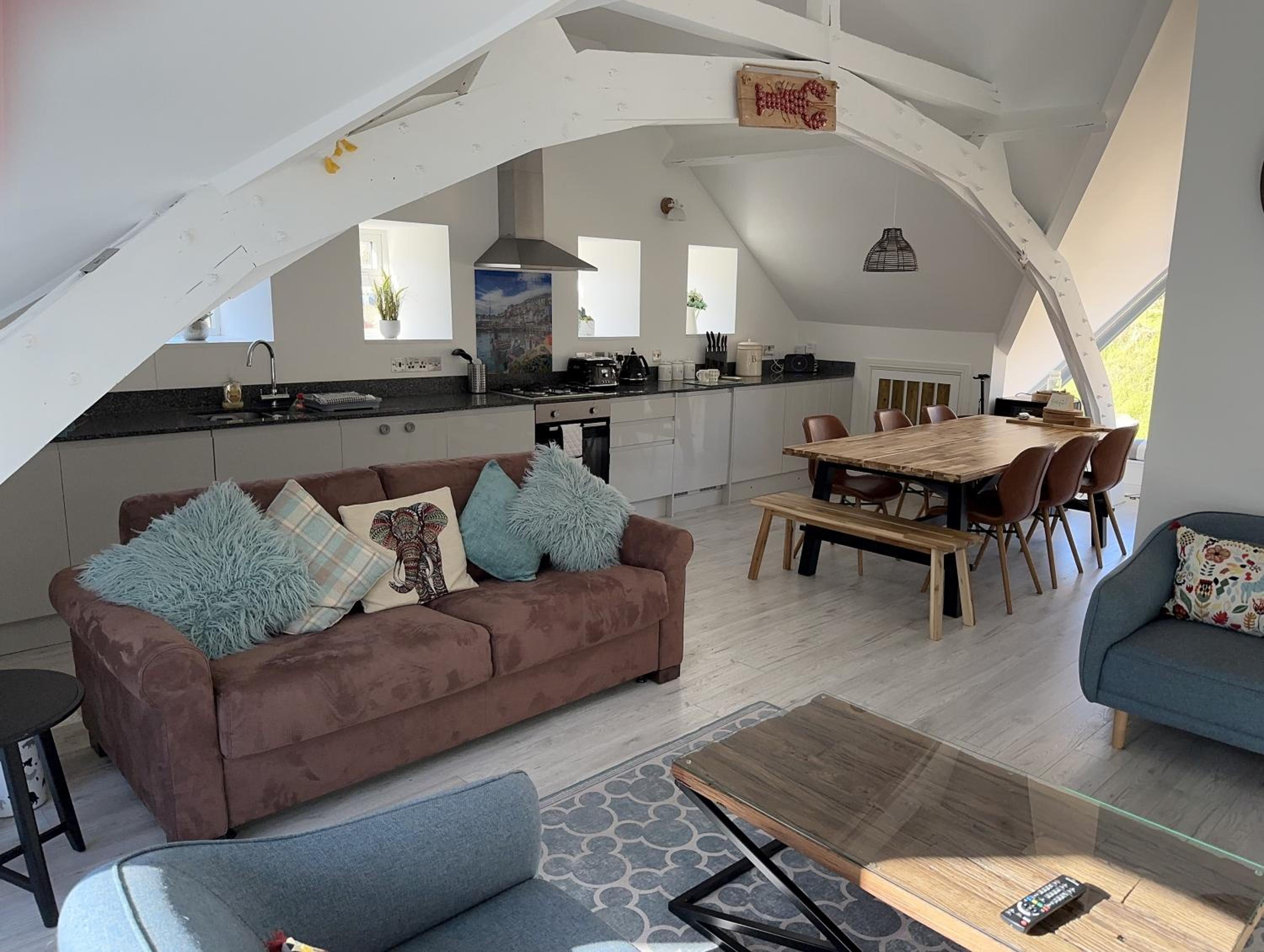 Beautiful, spacious 3 bed Brixham apartment view 2