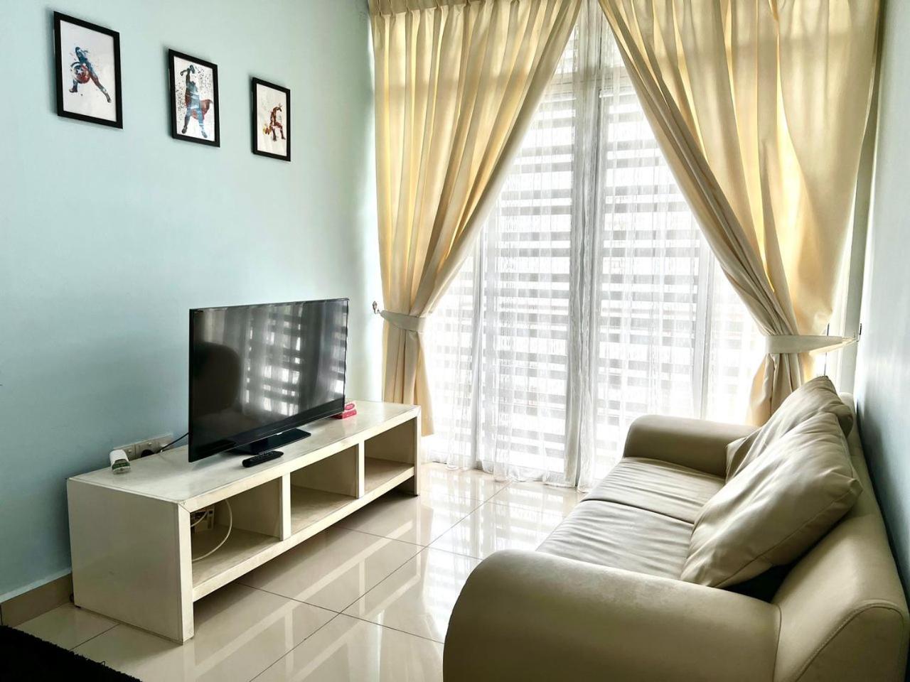 Desaru Utama Villa by Antlerzone photo 6