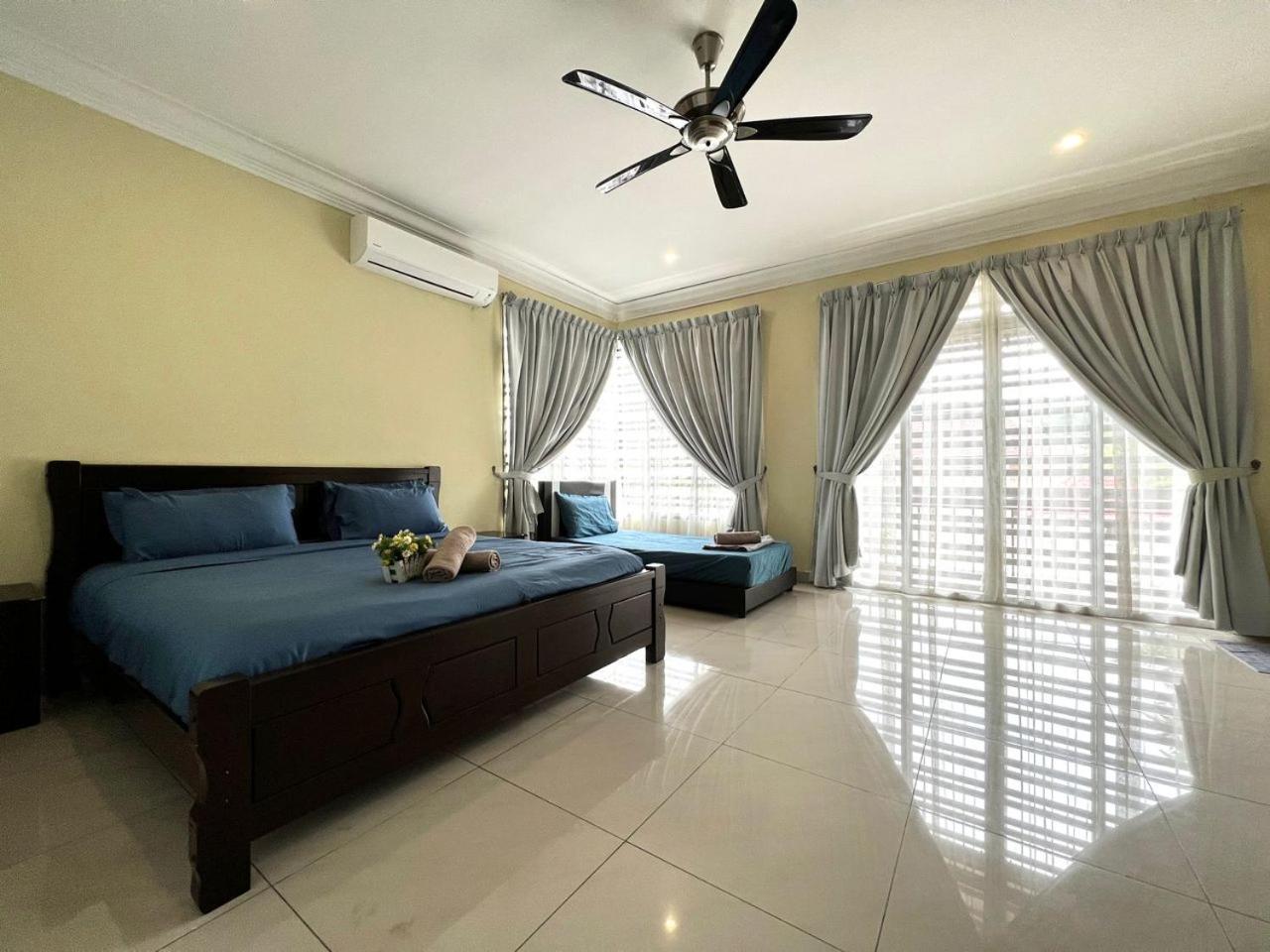 Desaru Utama Villa by Antlerzone photo 7
