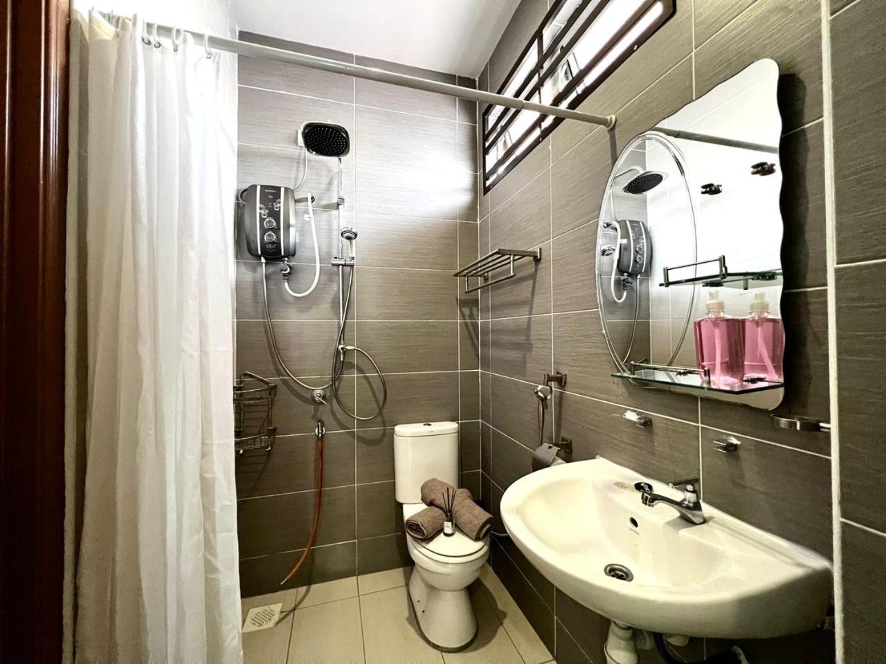 Desaru Utama Villa by Antlerzone photo 8