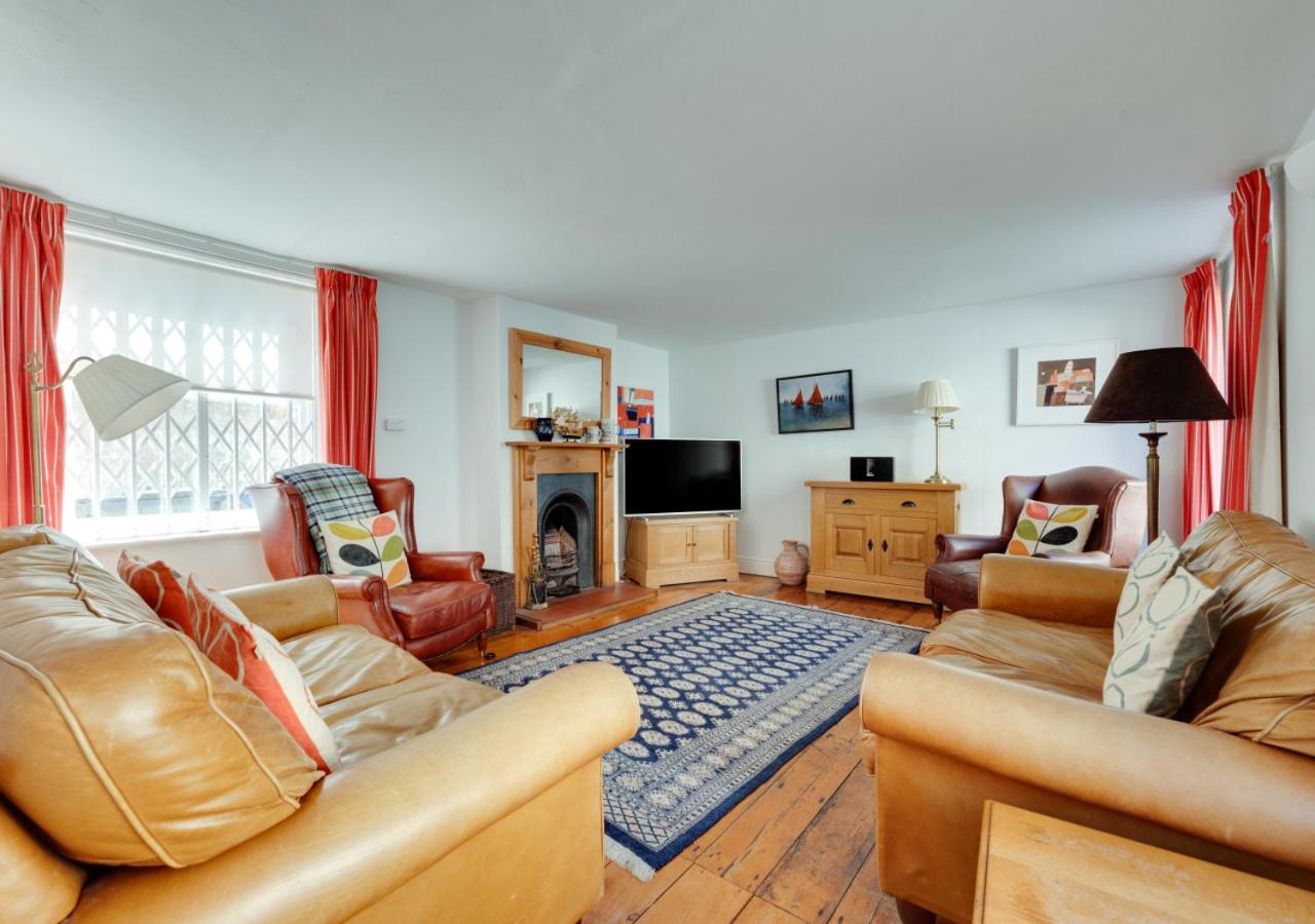 3 Bed in Southwold oc-aanels