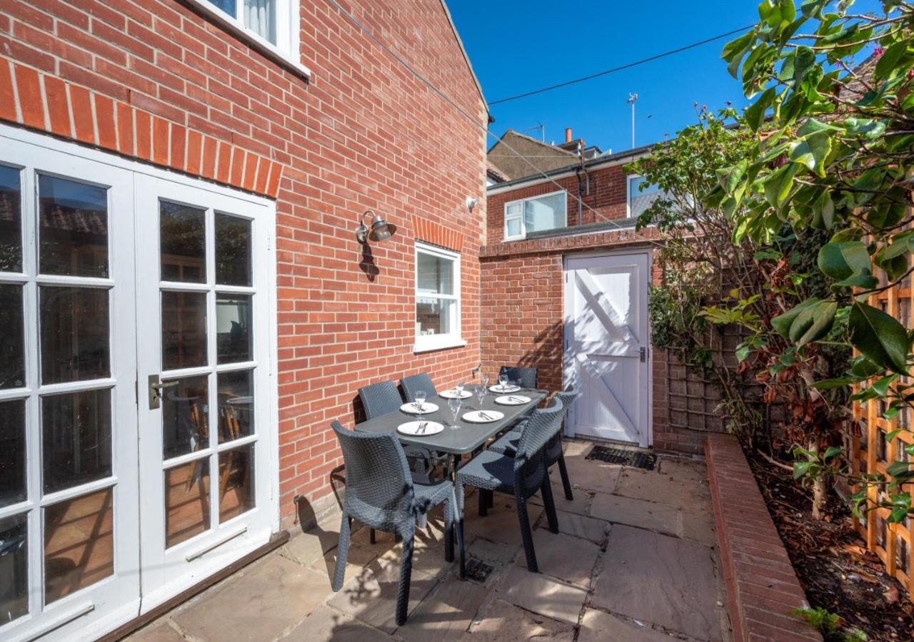 3 Bed in Southwold oc-aanels