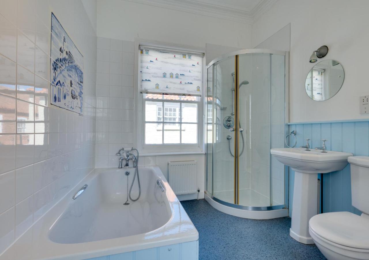 3 Bed in Southwold oc-aanels