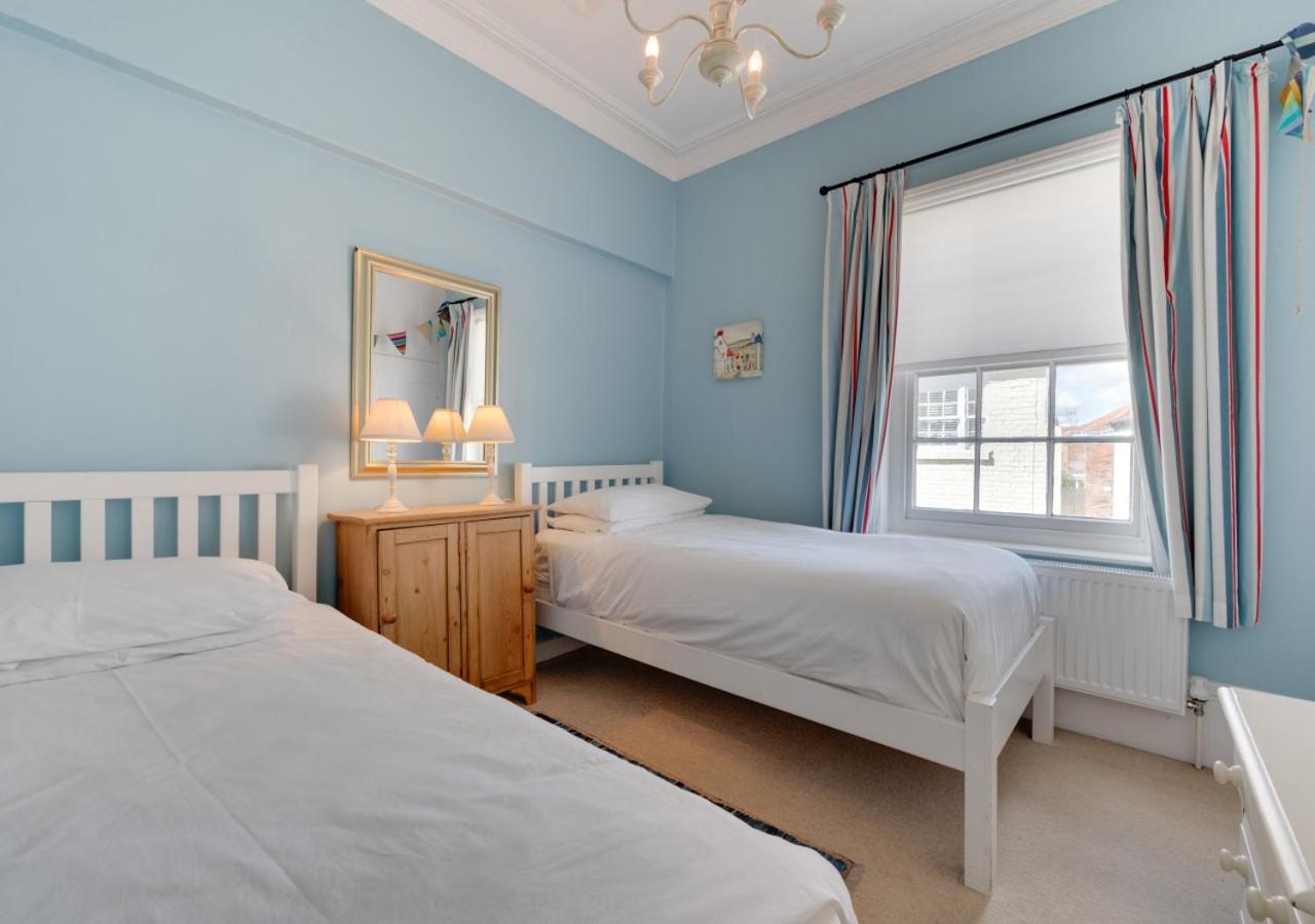 3 Bed in Southwold oc-aanels