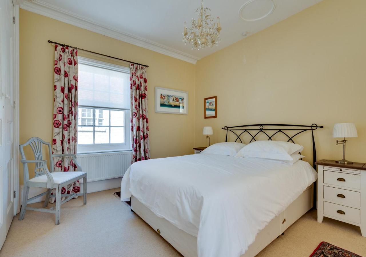 3 Bed in Southwold oc-aanels