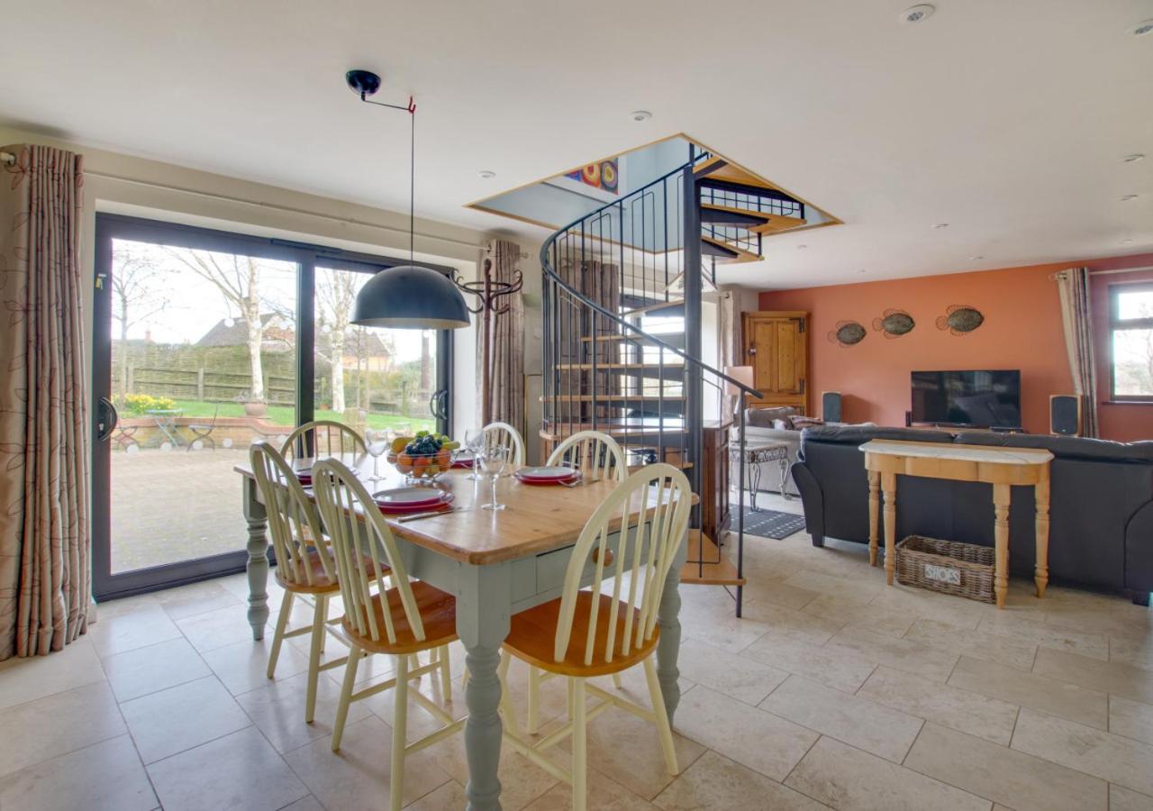 2 Bed in Woodbridge oc-owls view 2