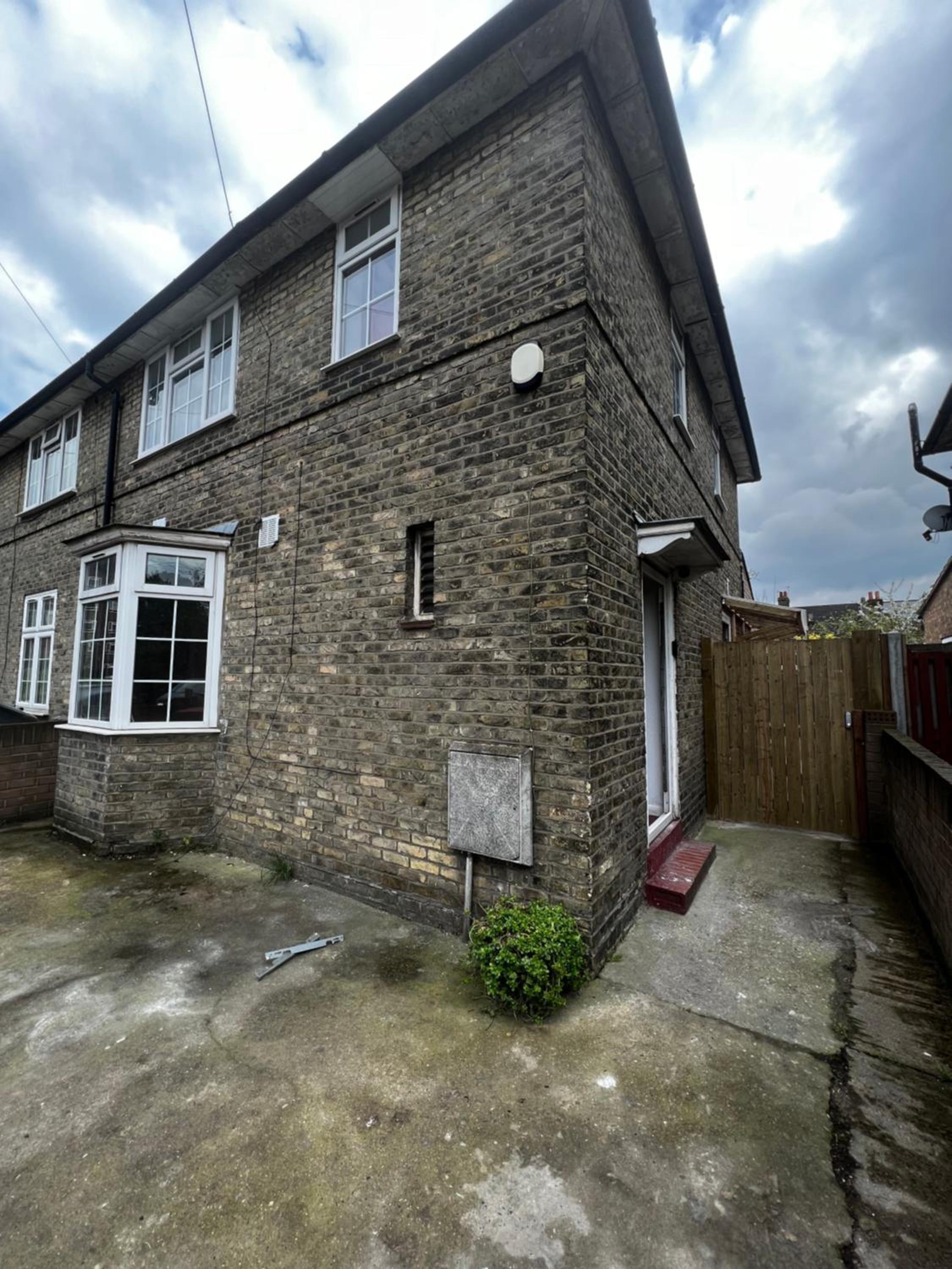 Good priced Accommodation in Sherperds bush
