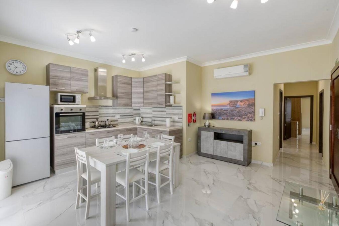 Seaview,Beautiful 3BR Apt 2 view 2
