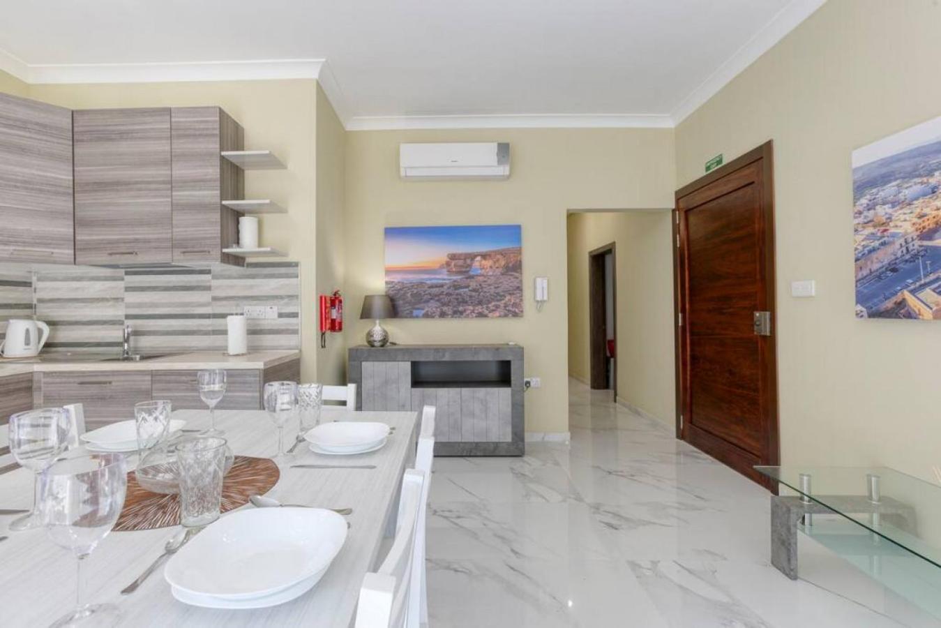 Seaview,Beautiful 3BR Apt 2 view 3