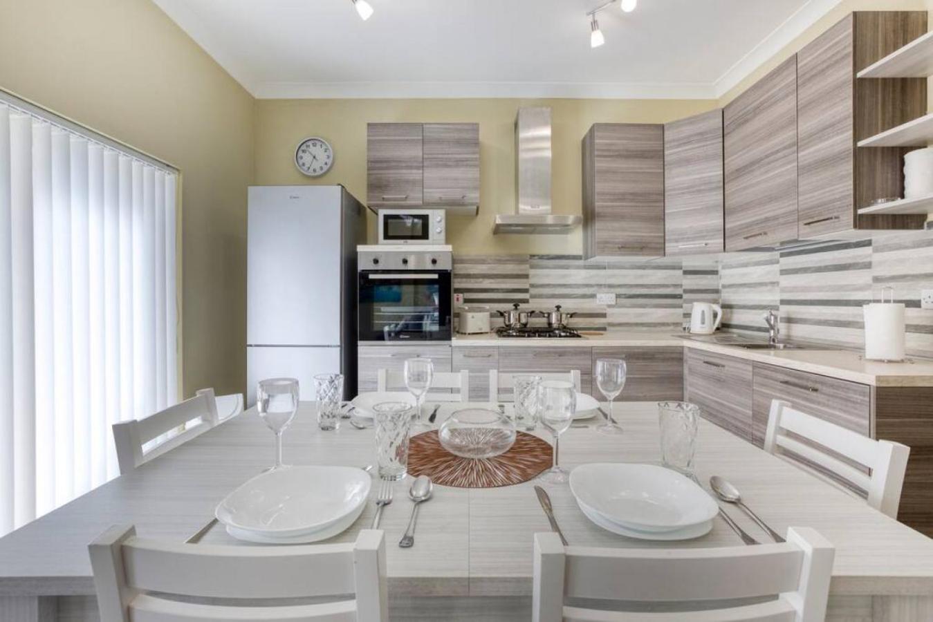 Seaview,Beautiful 3BR Apt 2 view 5