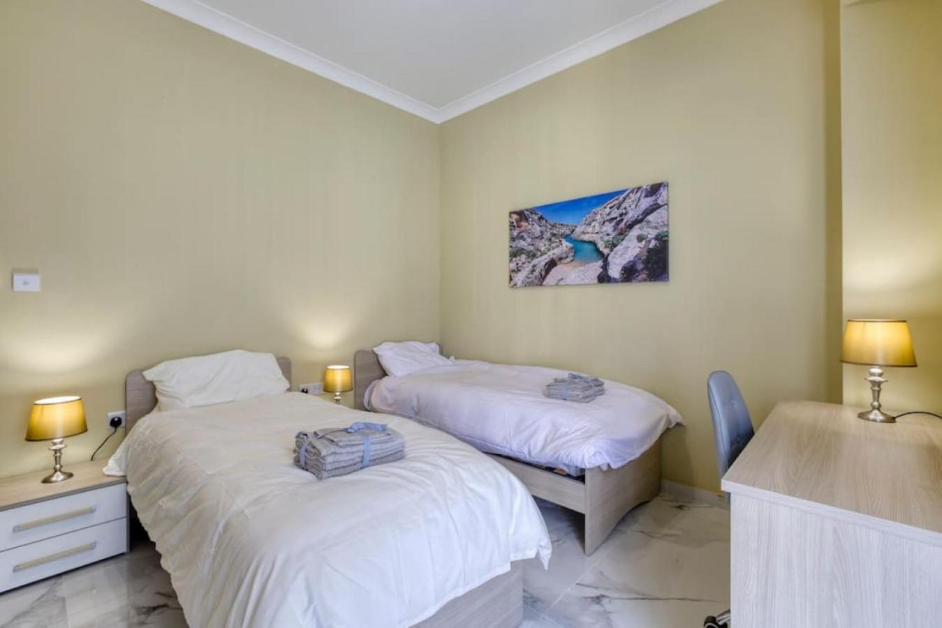 Seaview,Beautiful 3BR Apt 3 view 4